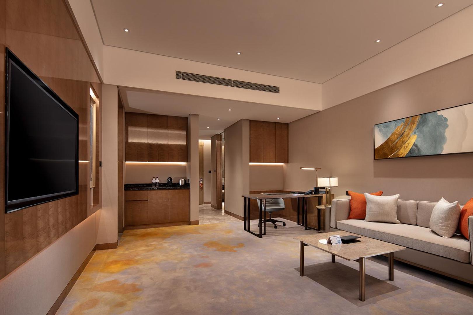 One-Bedroom Deluxe King Suite photo 2