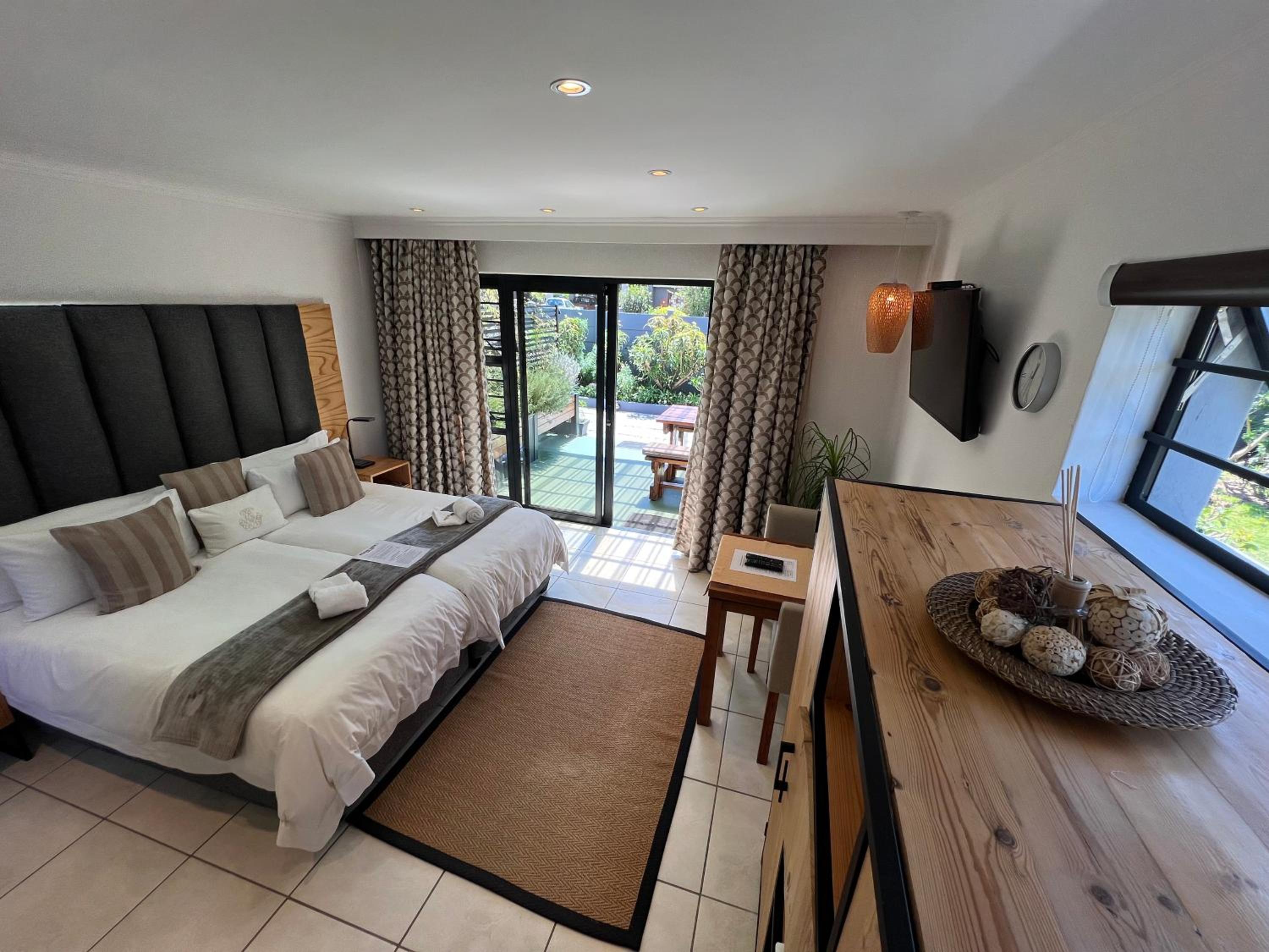 Superior Twin Room with Garden View photo 2