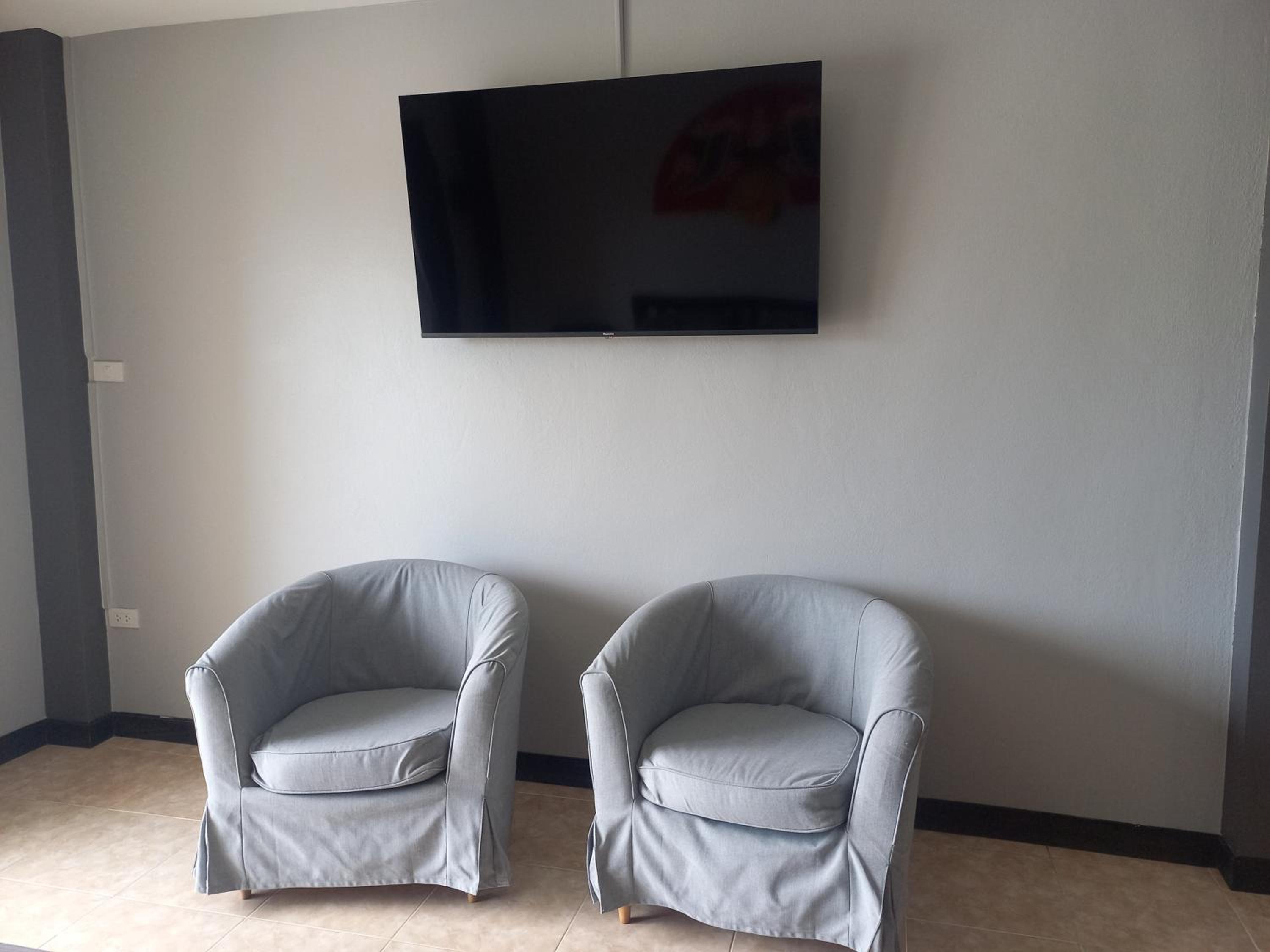 Superior Suite with Balcony & Street View - Photo 5