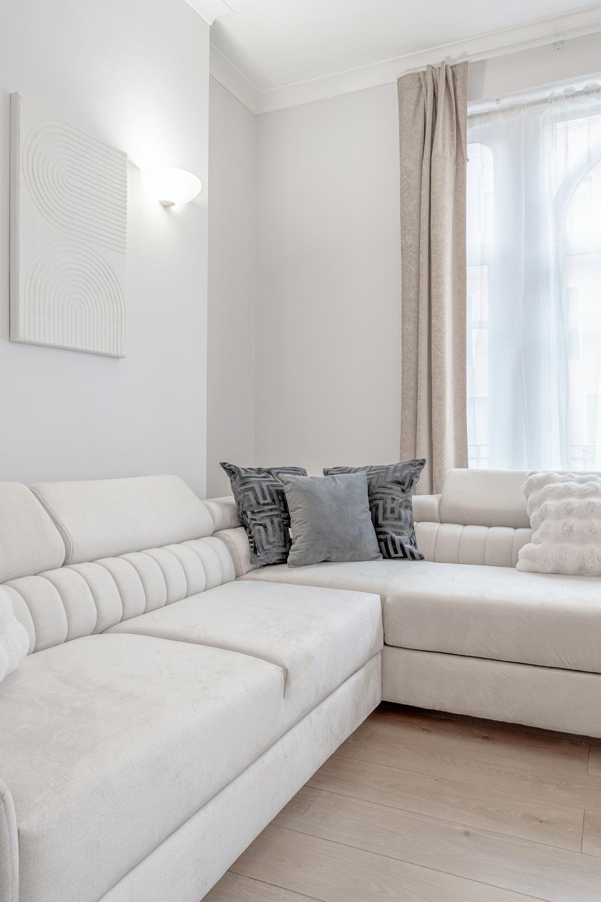 Two-Bedroom Apartment with City View photo 2