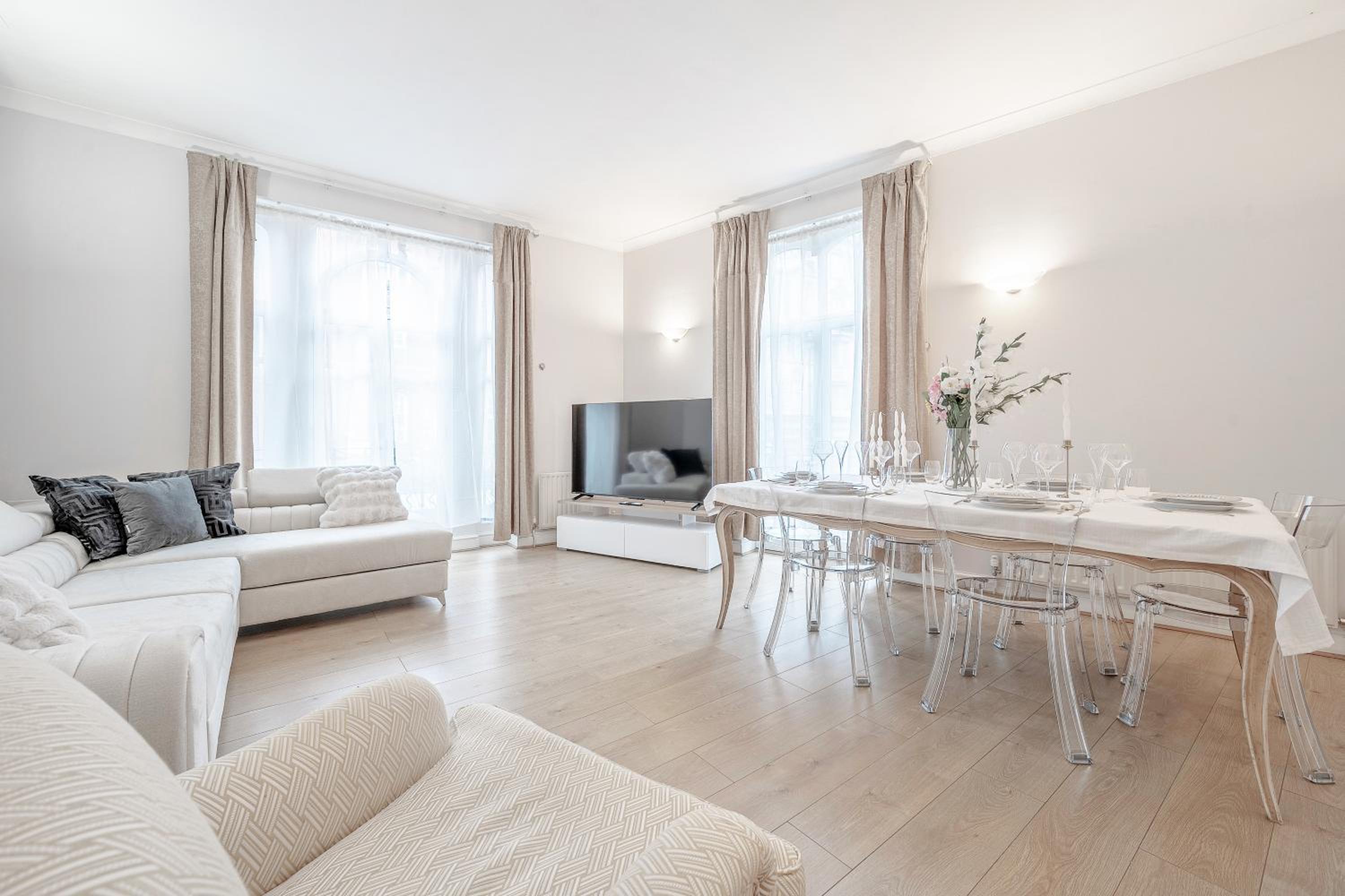 Two-Bedroom Apartment with City View photo 1