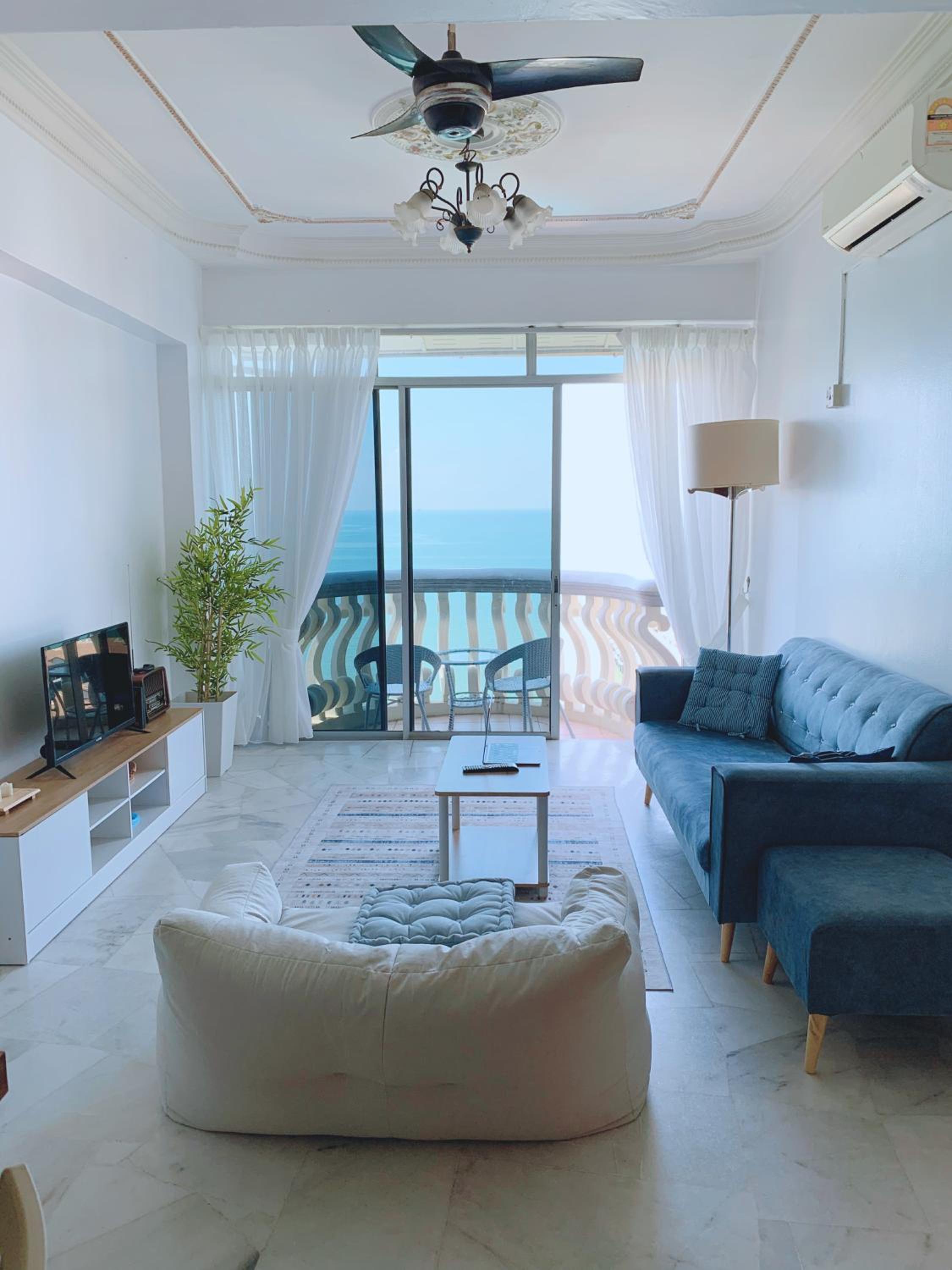 Three-Bedroom Apartment with Sea View photo 2