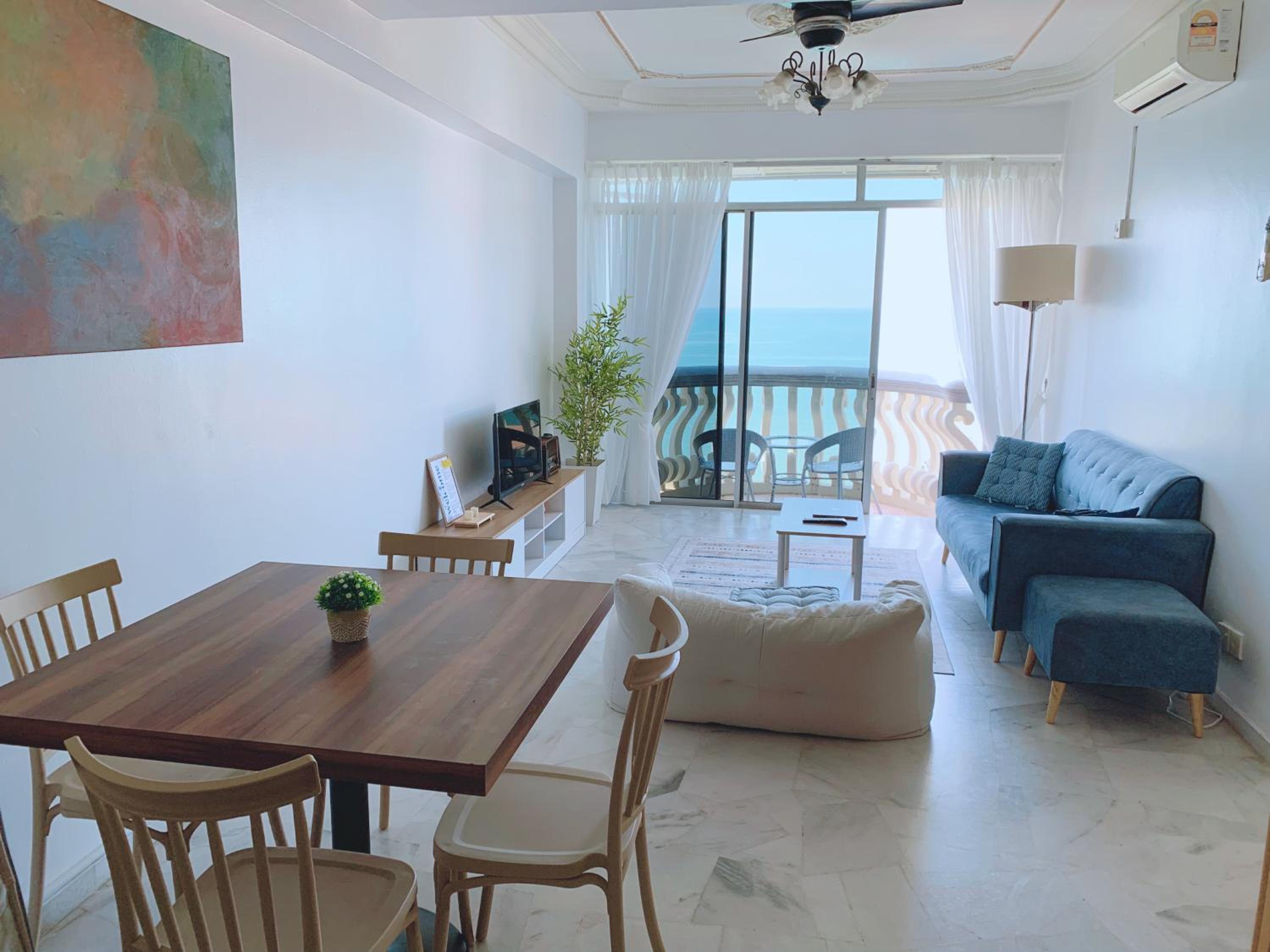Three-Bedroom Apartment with Sea View photo 1