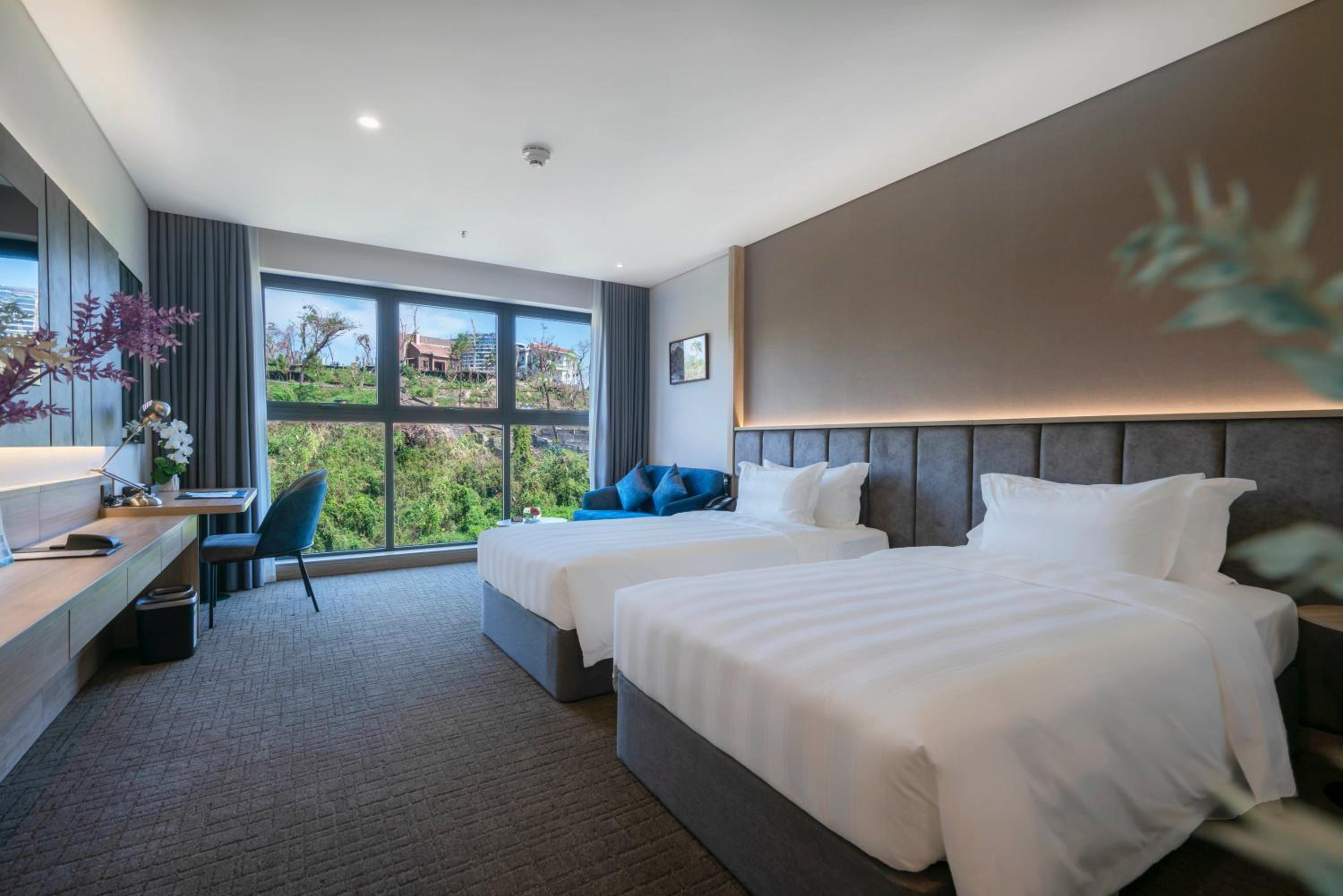 Superior Garden Twin Room with Hill View photo 1