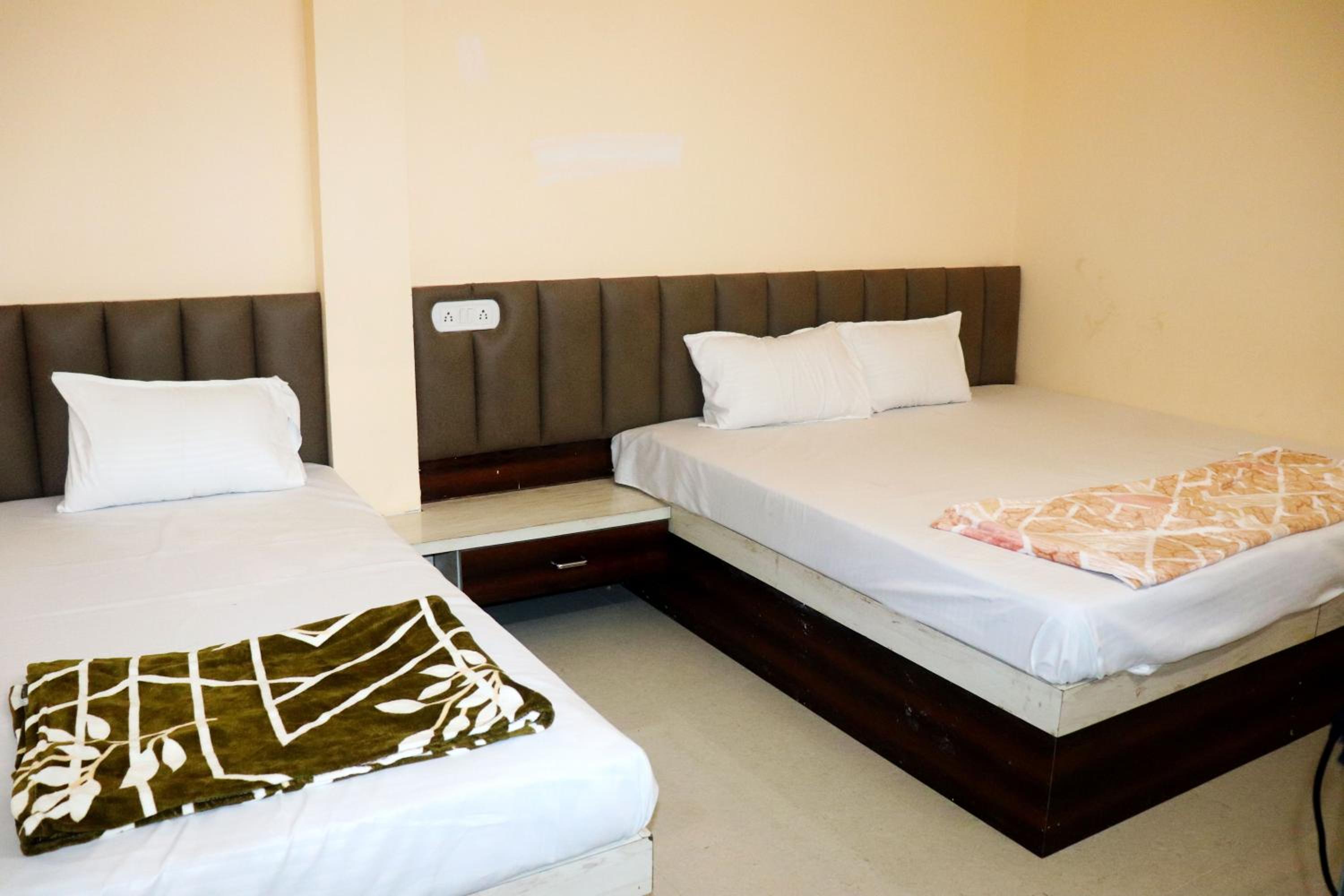 Quadruple Room - Photo 8