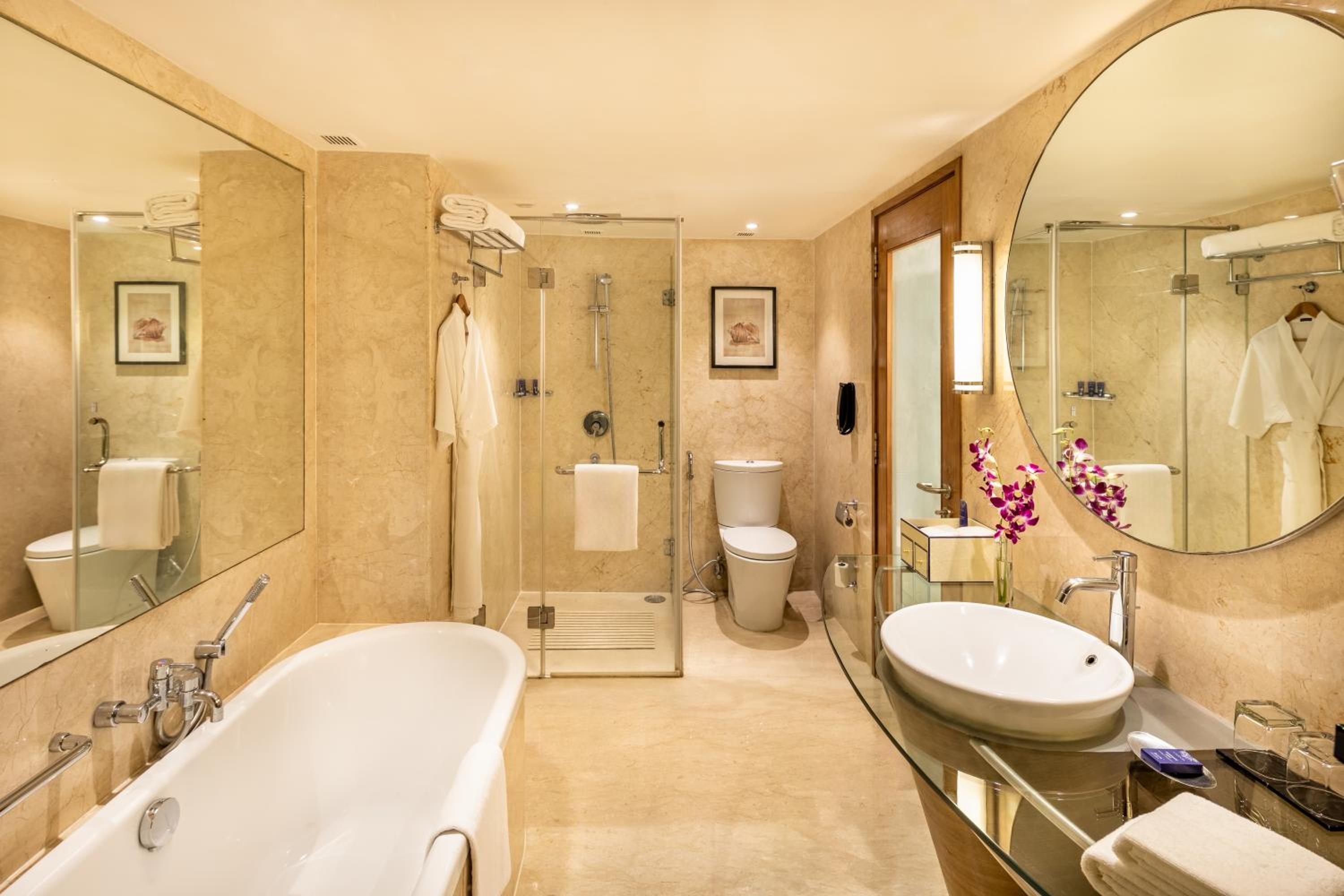 Premium Room City View Twin Bed - Photo 8