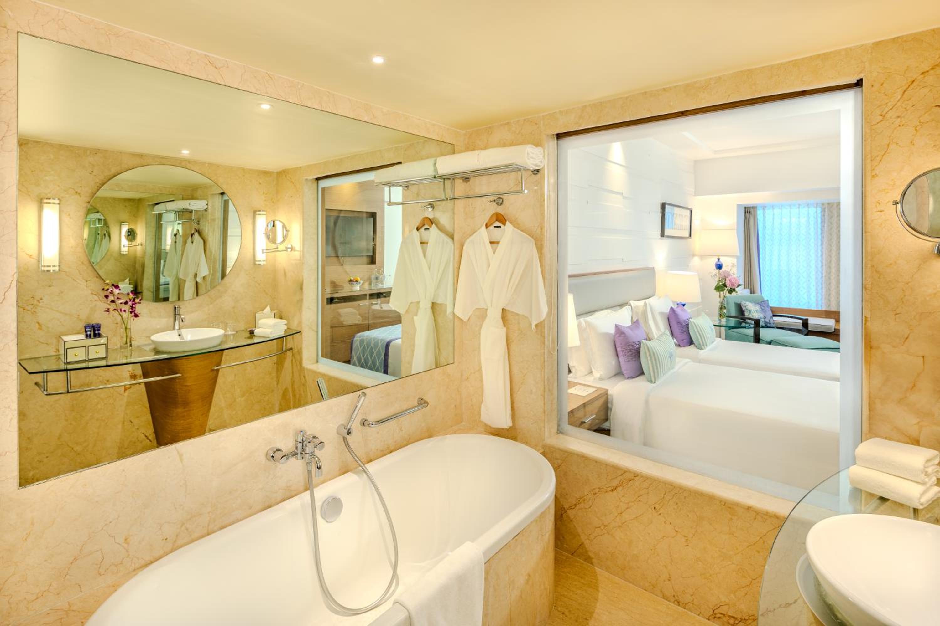 Premium Room City View Twin Bed - Photo 5