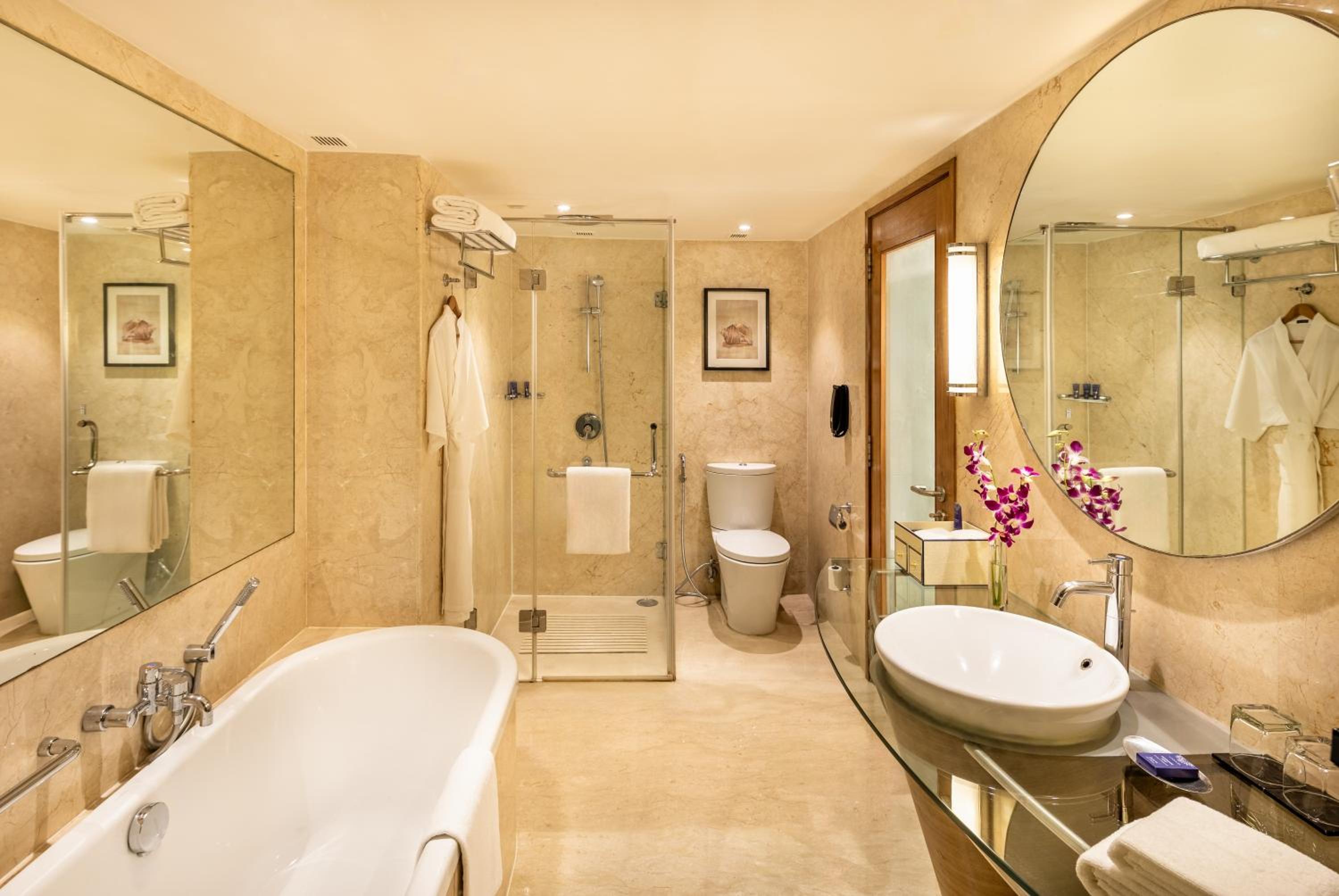 Premium Room City View King Bed - Photo 7