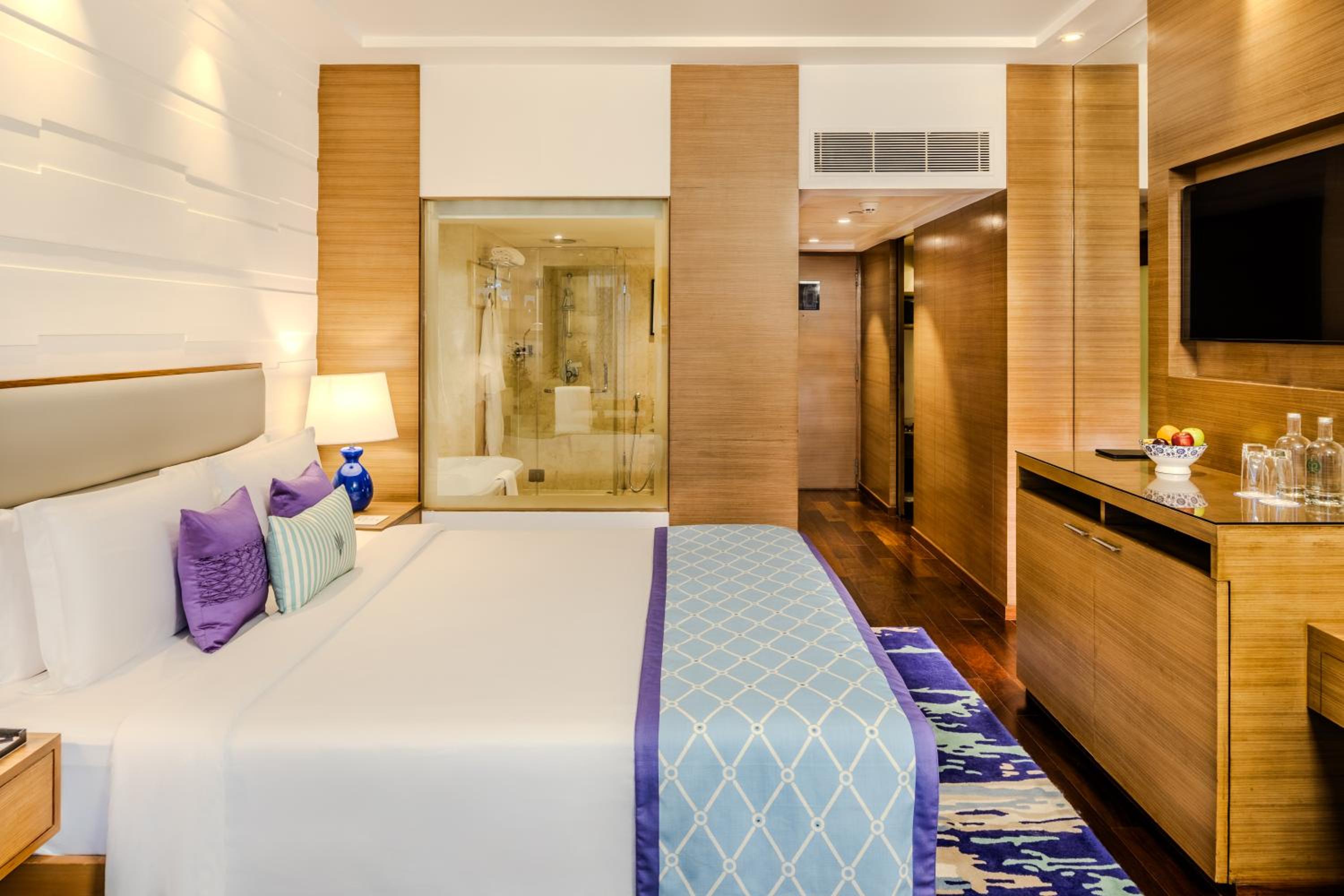 Premium Room City View King Bed - Photo 4