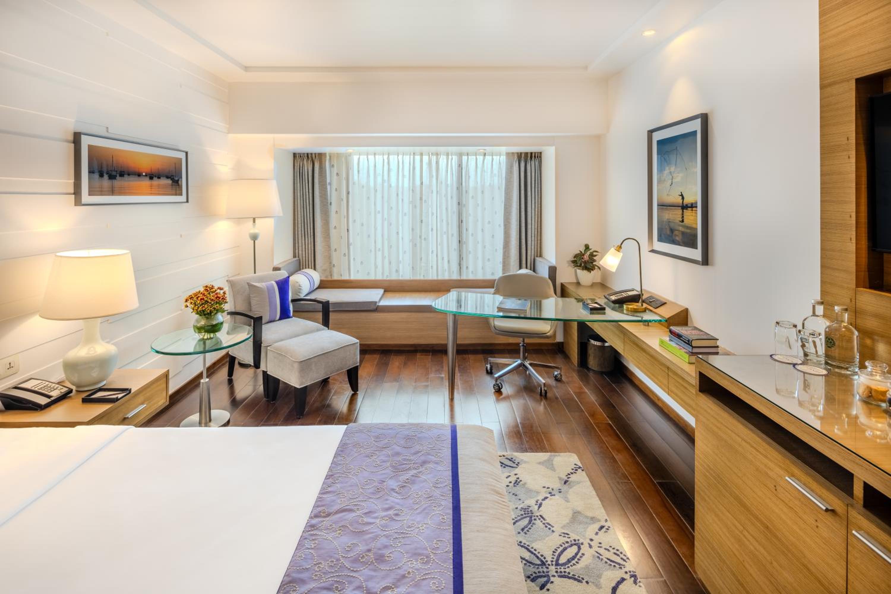 Deluxe Suite City View King Bed - Photo 5