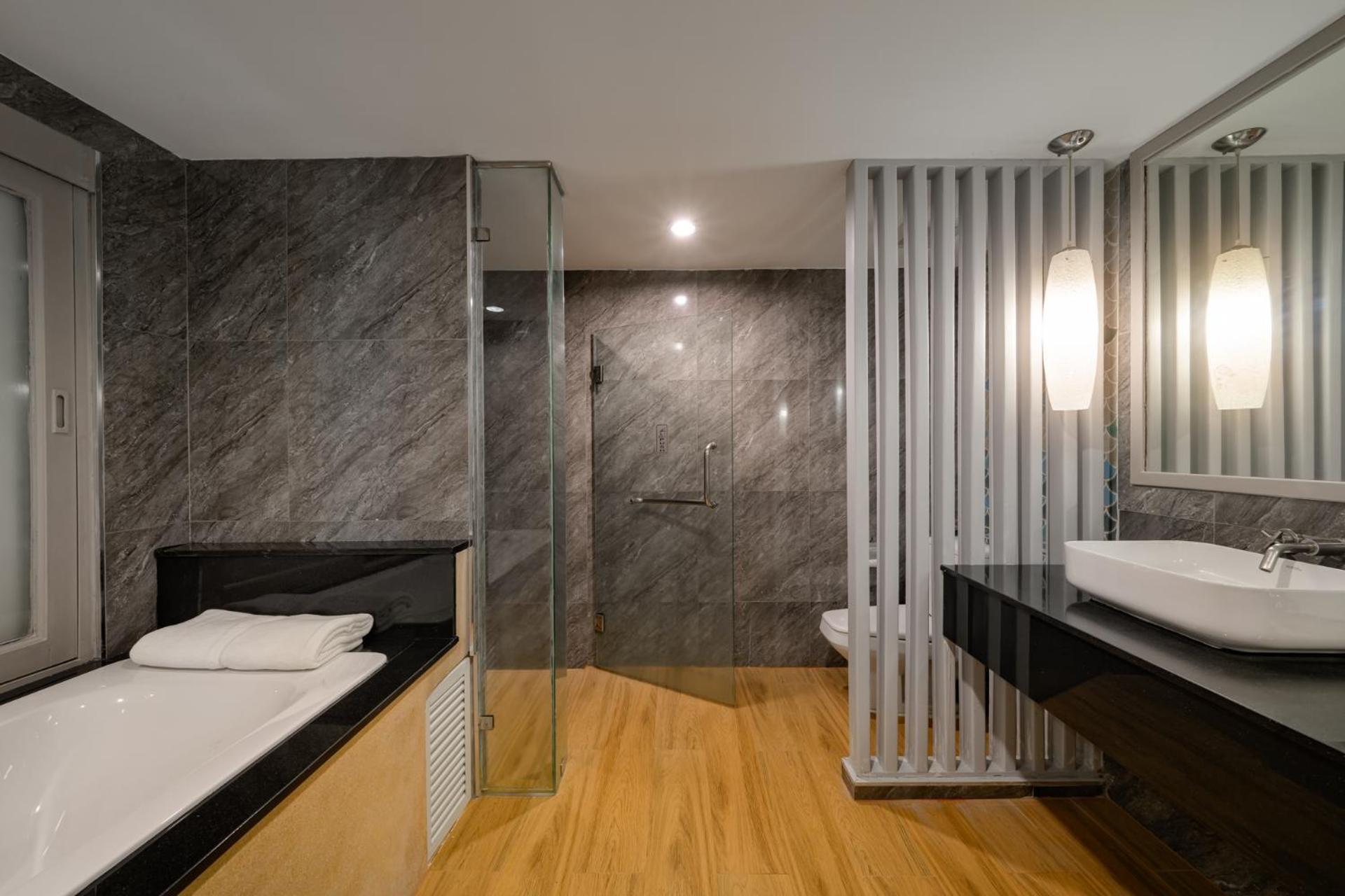 Grand Deluxe 2 Bedroom Family Suite - Photo 5