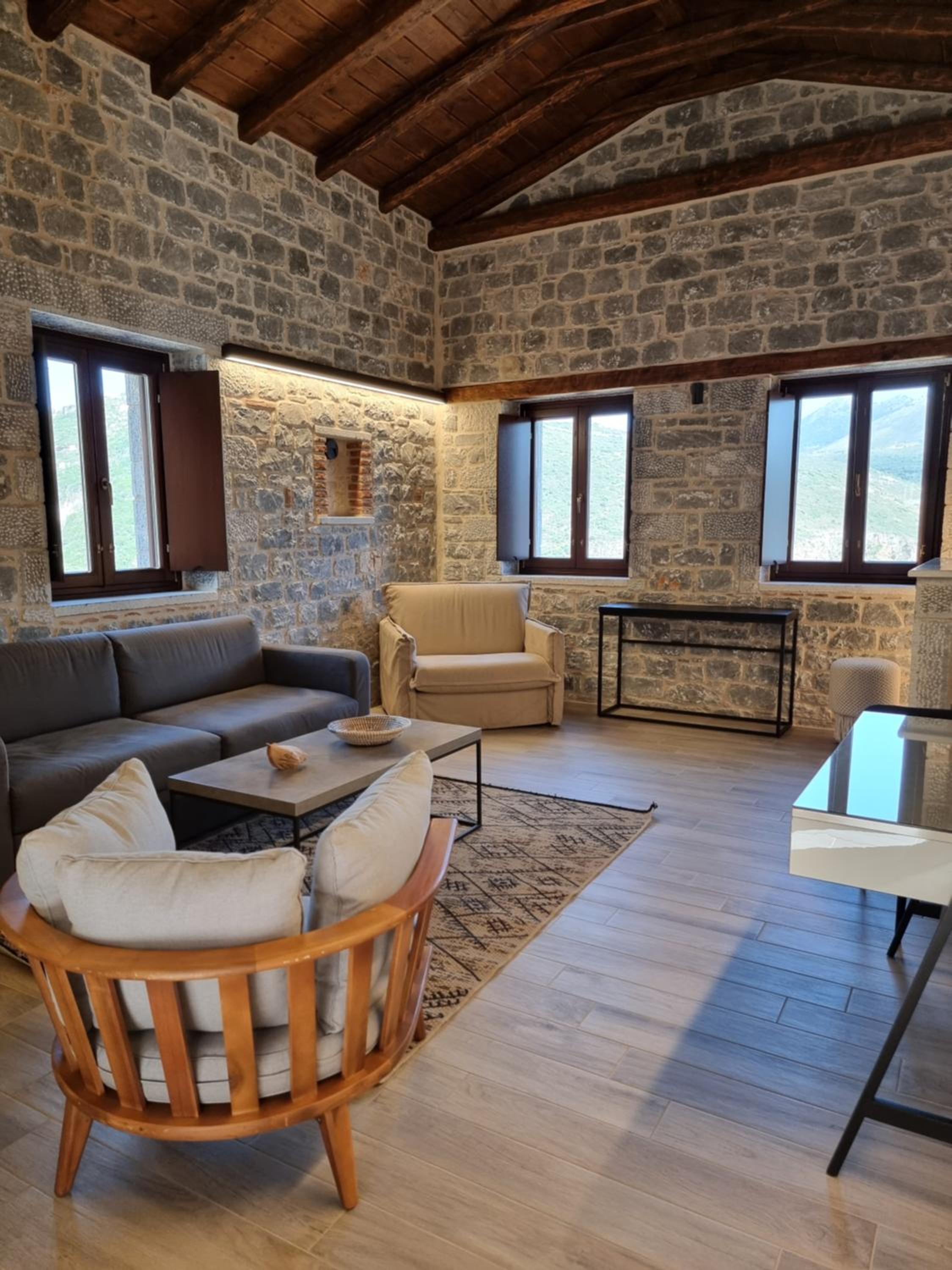 Executive Suite - Photo 22
