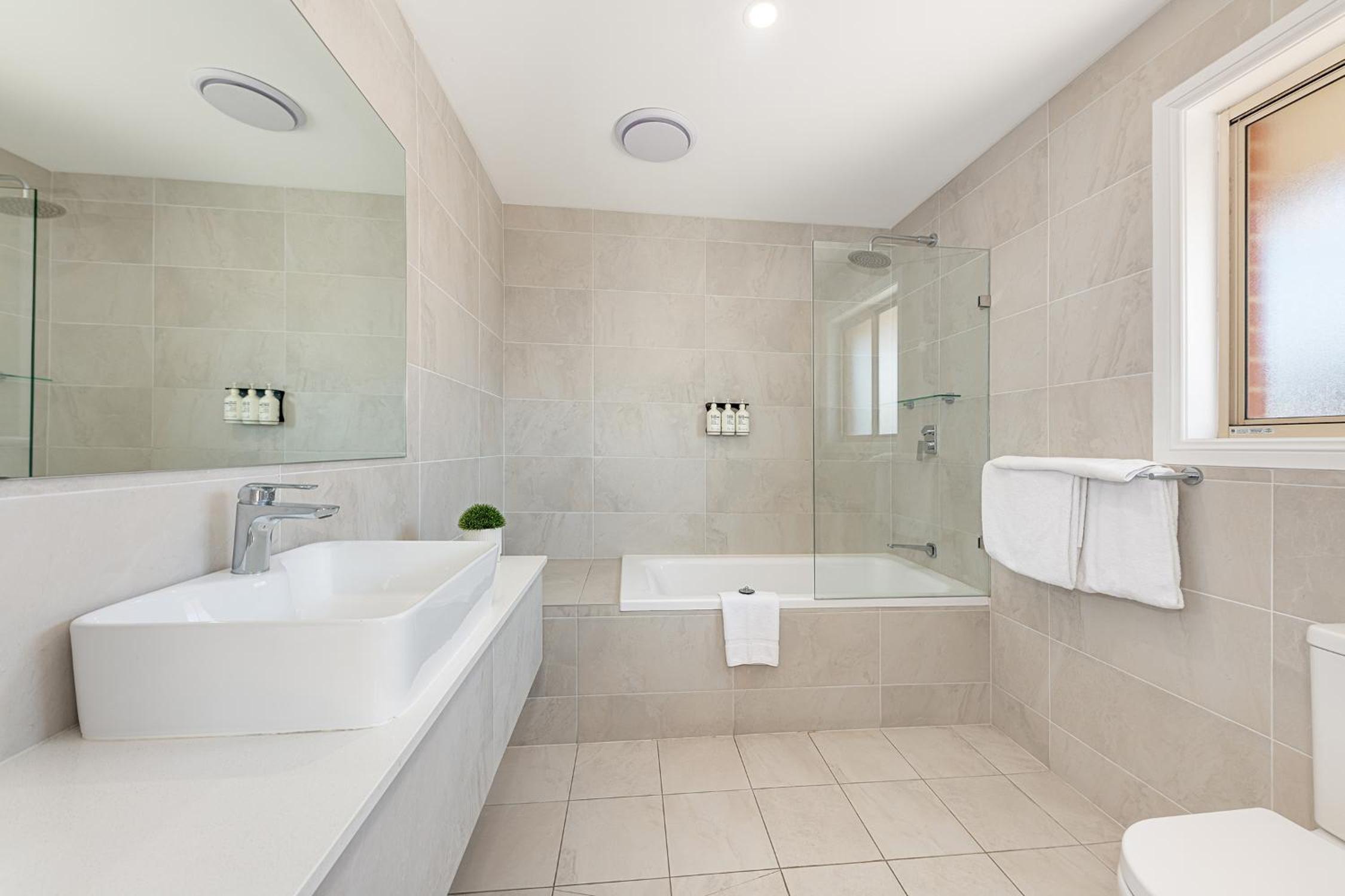 Three-Bedroom Apartment - Photo 4
