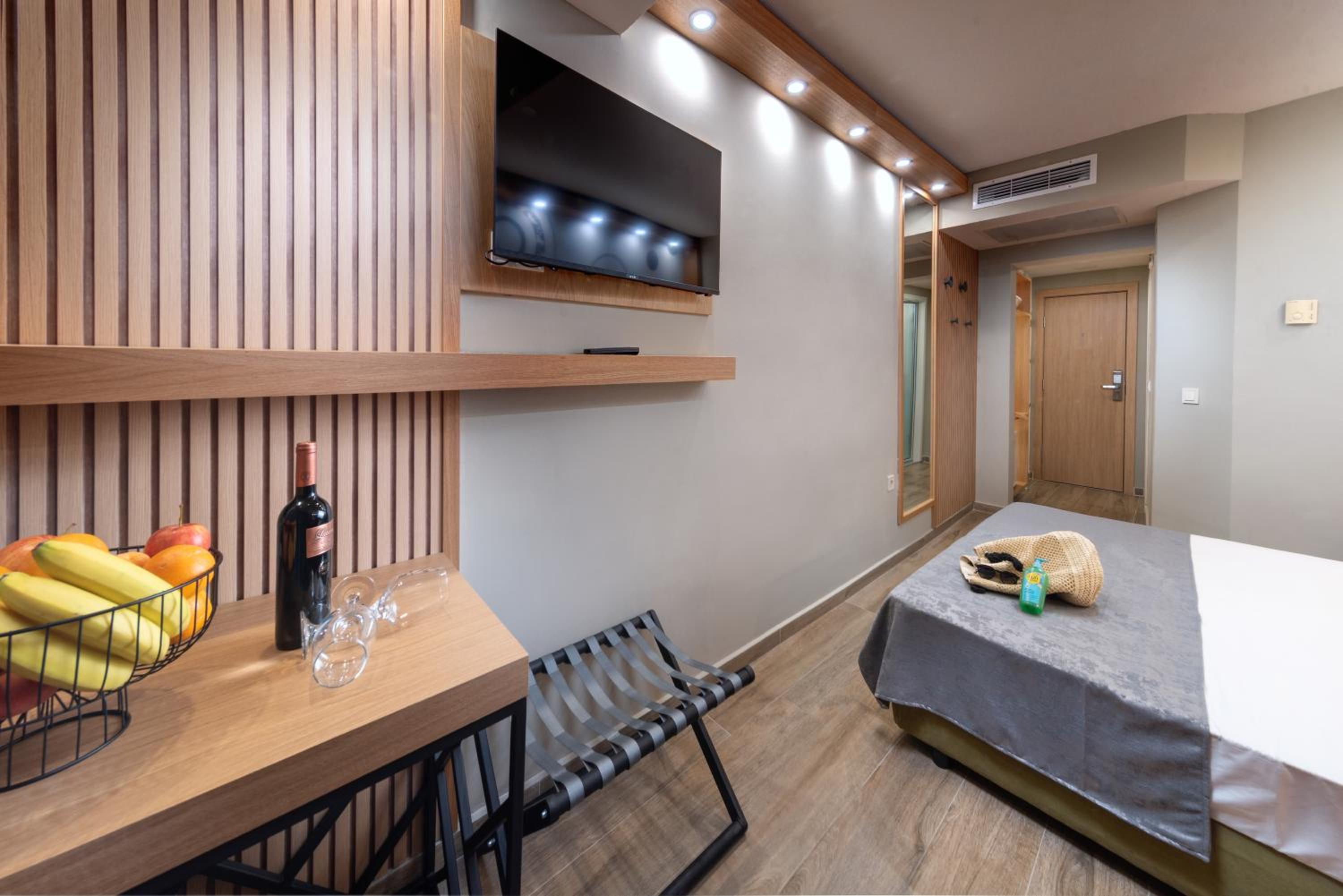 Deluxe Double Room with Balcony (2 Adults) photo 2
