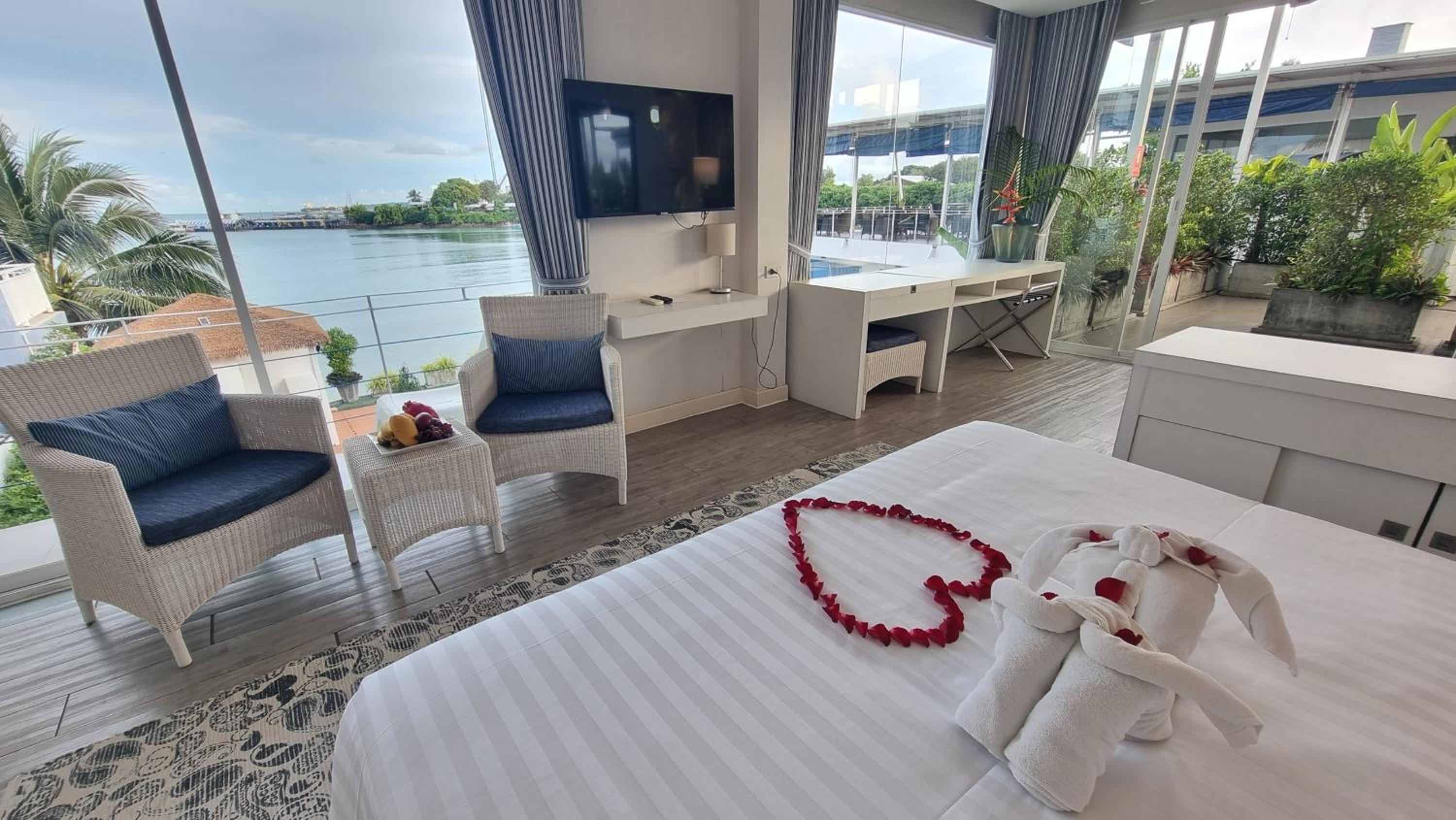 Premier Triple Room with Sea View