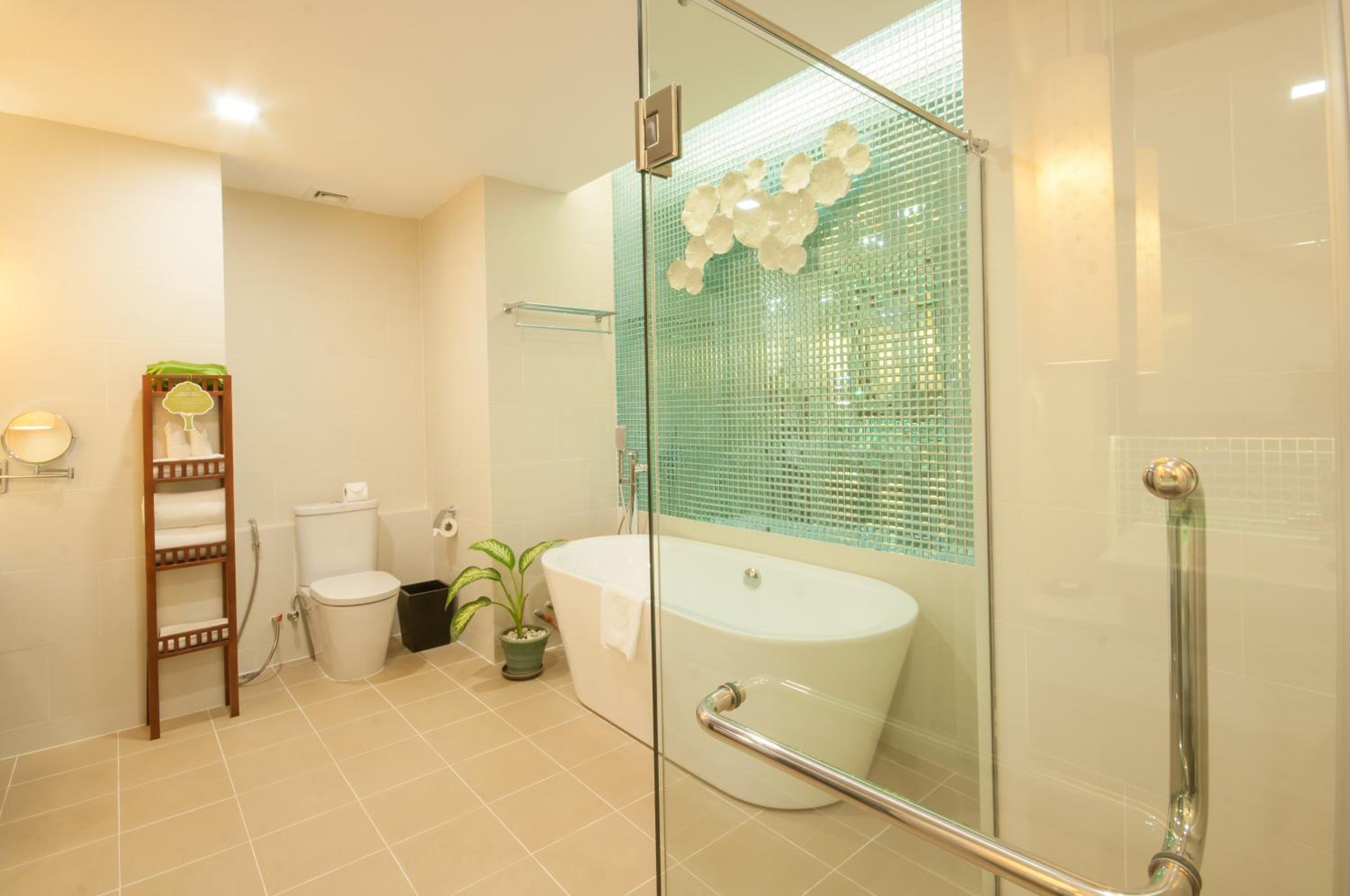 King Suite - Photo 6