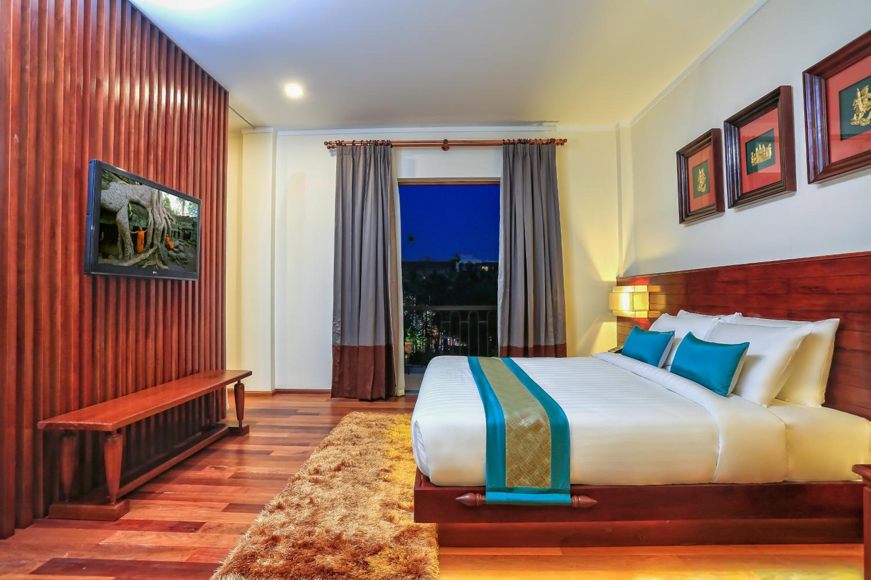 King Suite - Photo 1