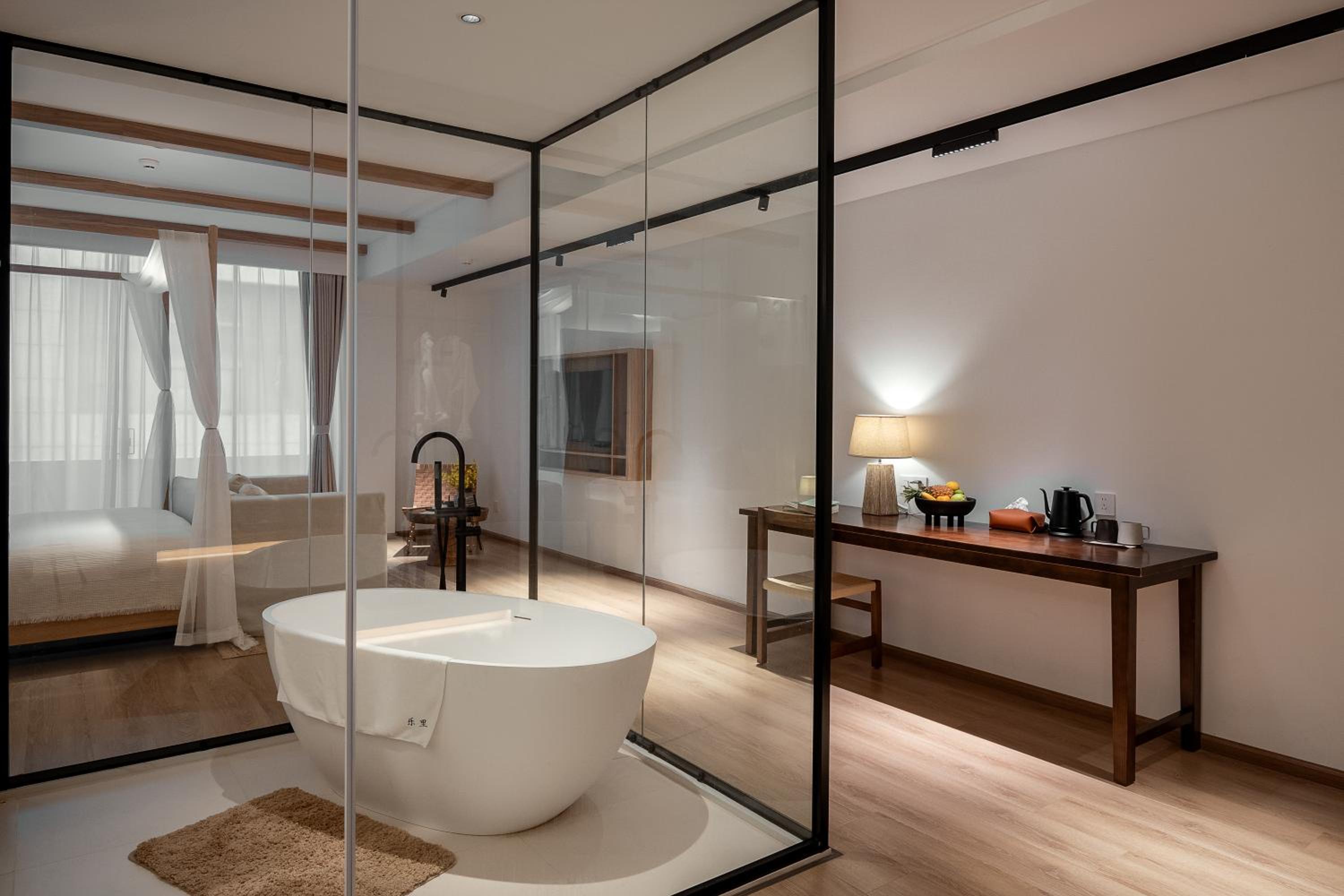 Deluxe Double Room with Bath photo 3