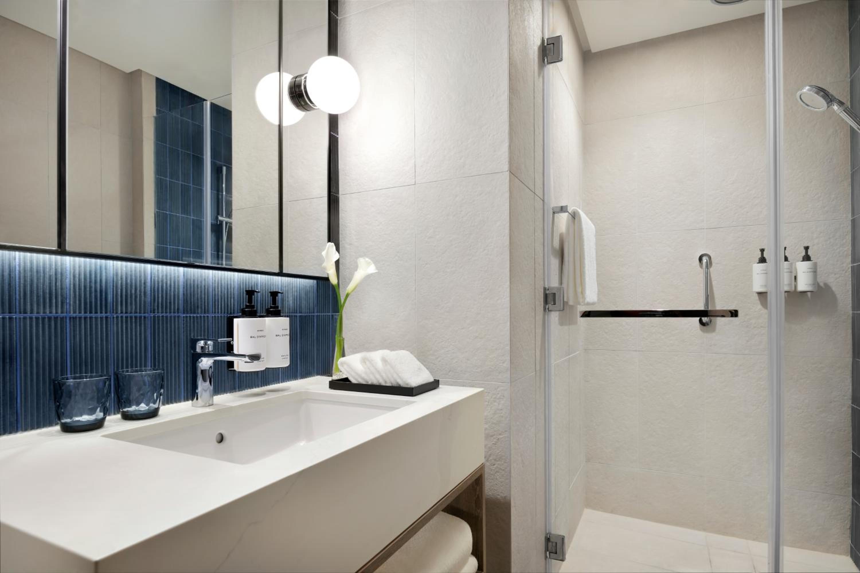 Two-Bedroom Residence with Balcony - Photo 4