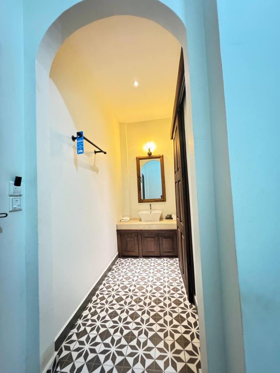 Deluxe Double Room - Photo 21