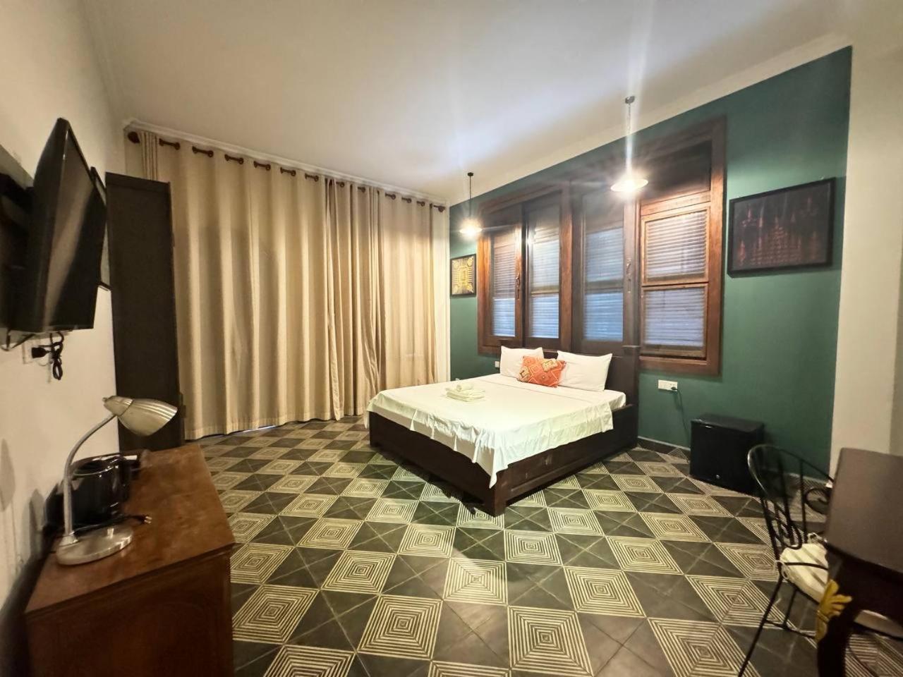Deluxe Double Room - Photo 23