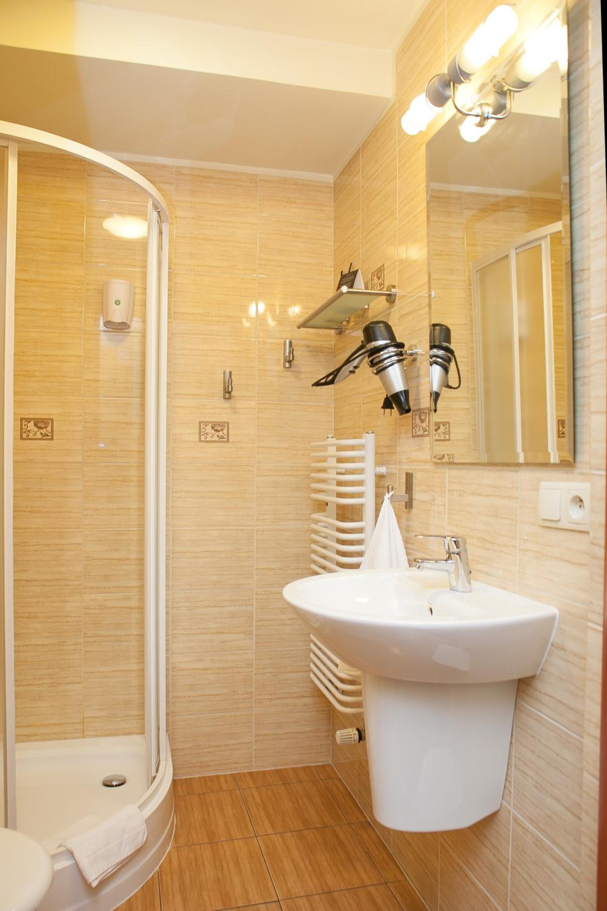 Standard Double Room with Double Bed - Photo 3