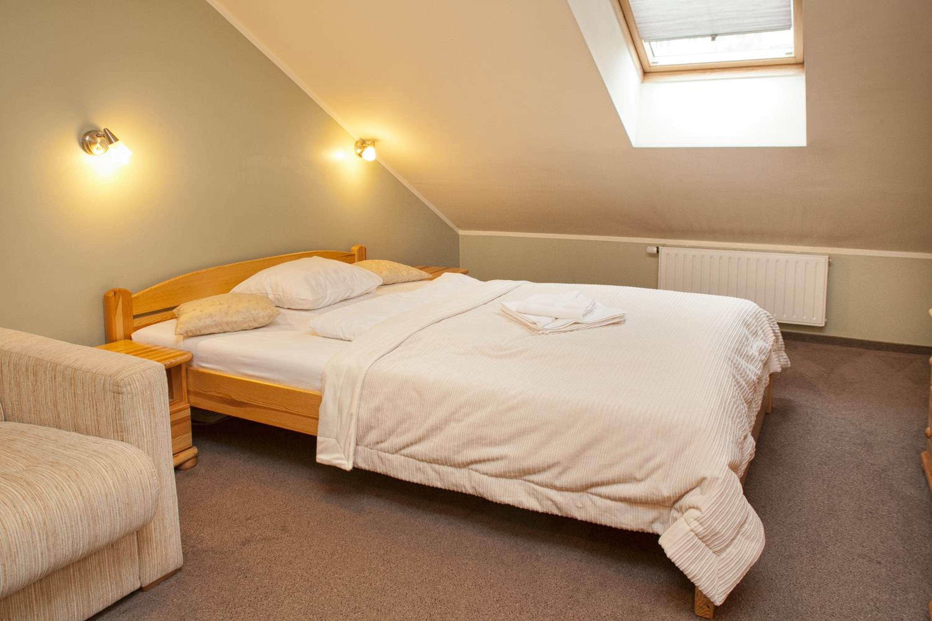 Standard Double Room with Double Bed - Photo 4