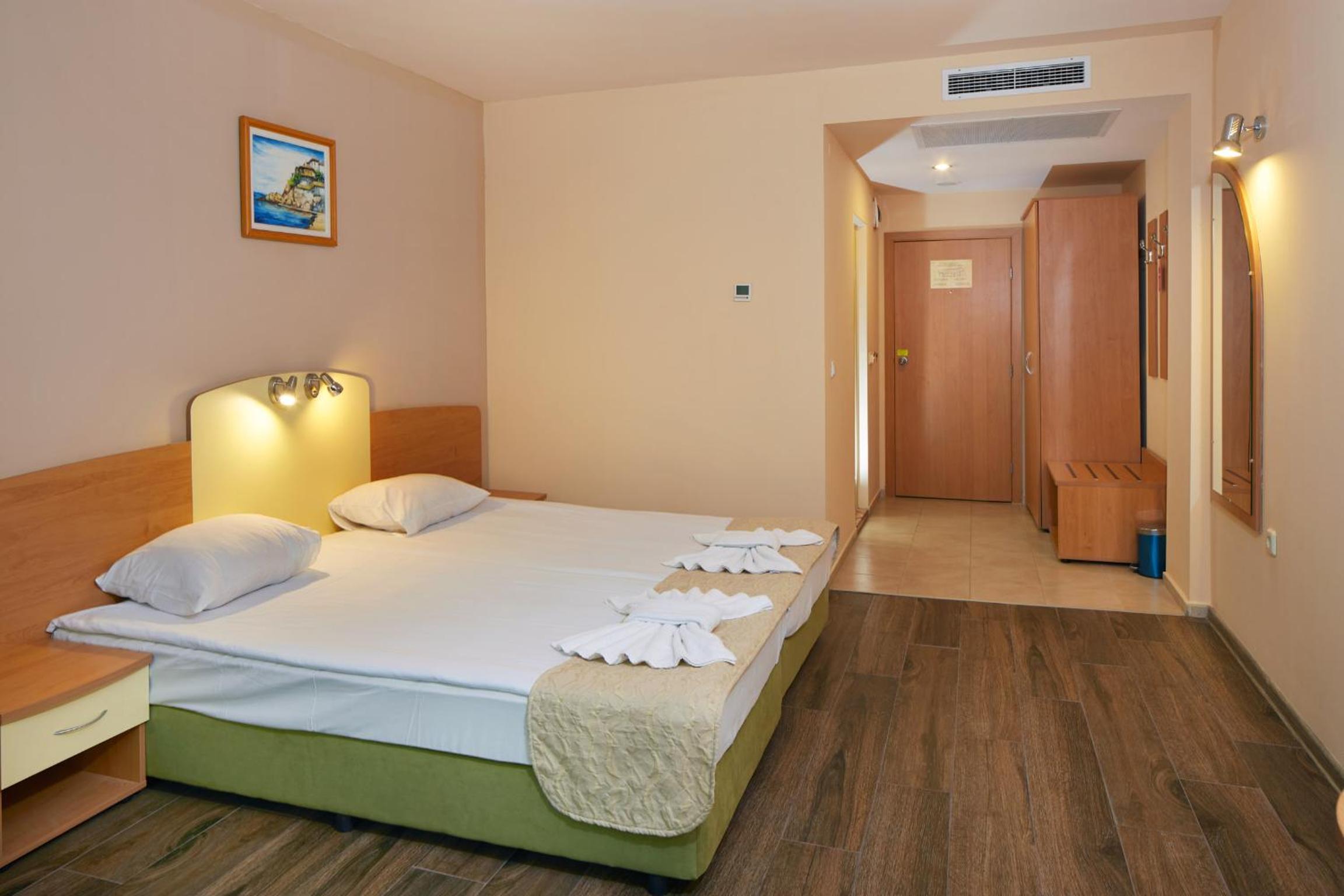 Double Room with Balcony (2 Adults) photo 1