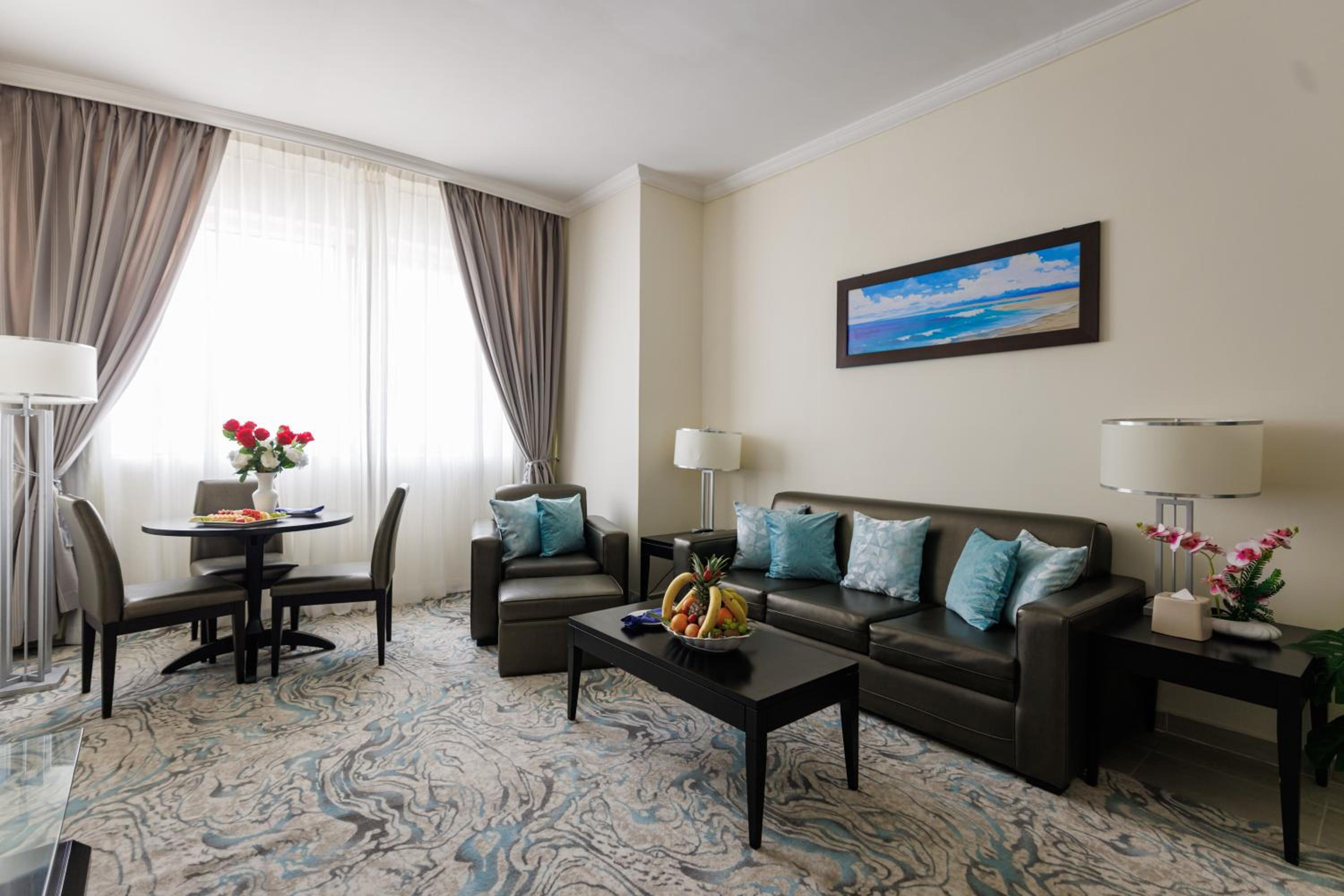 Executive Suite - Photo 4