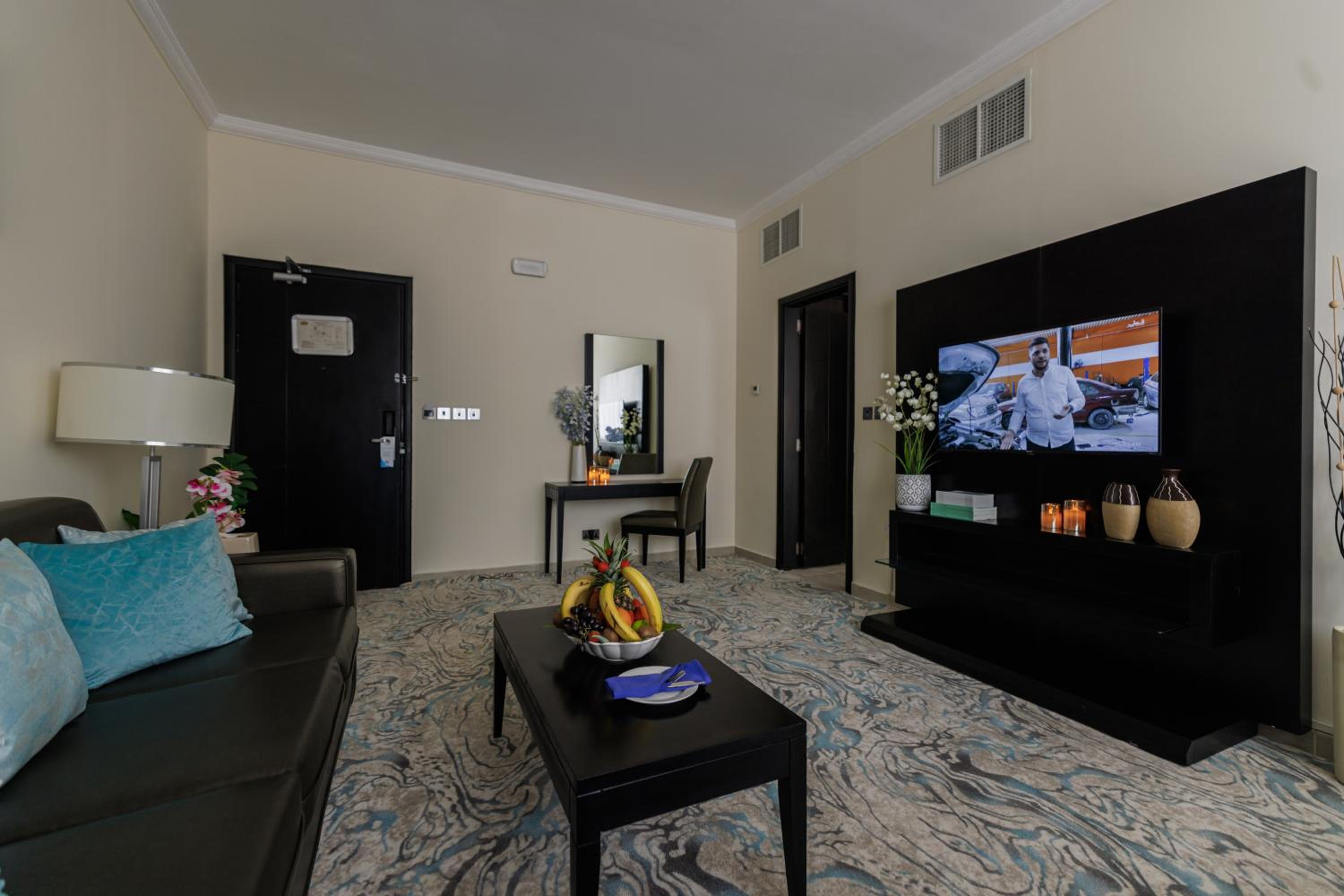 Executive Suite - Photo 5