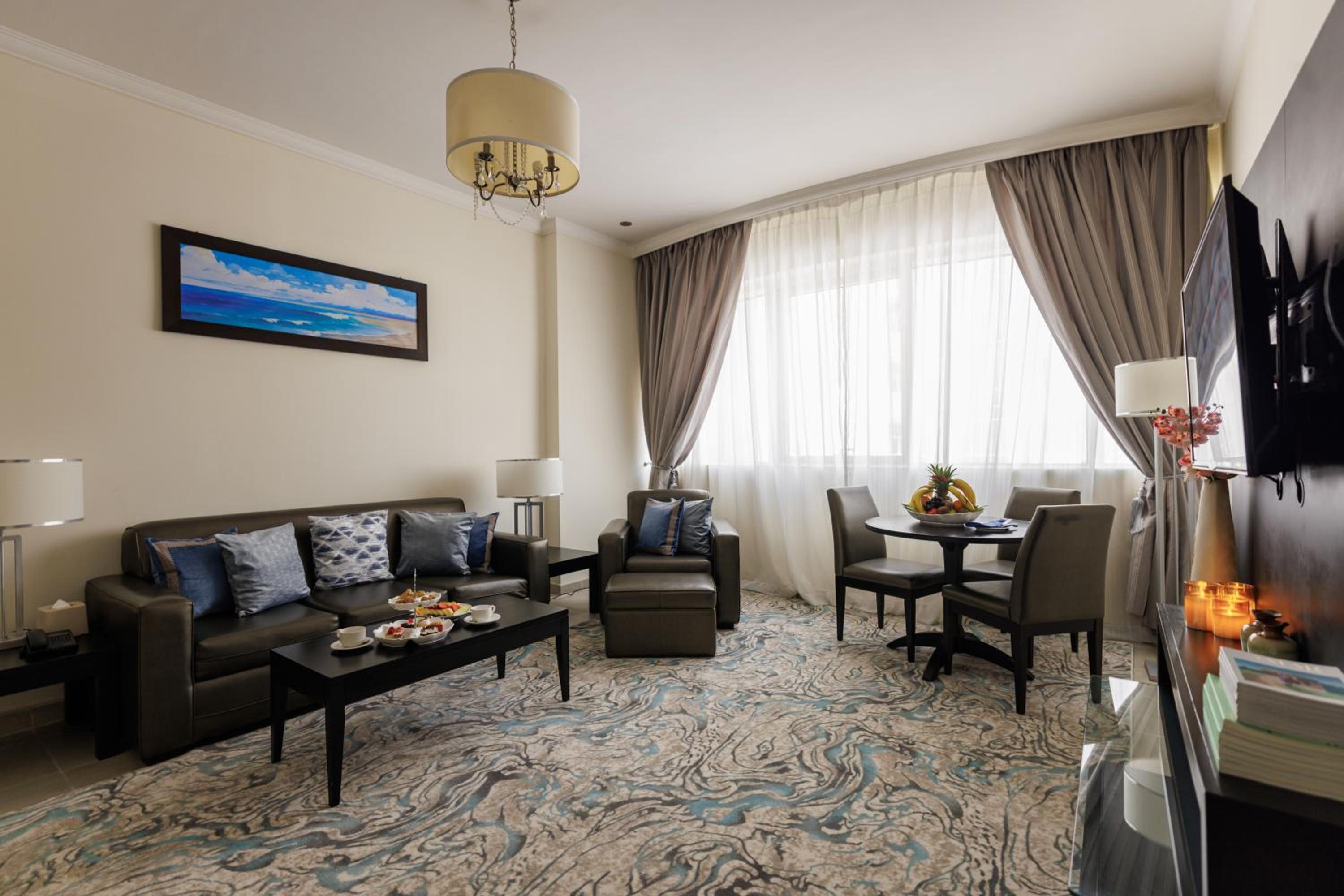 Executive Suite - Photo 6
