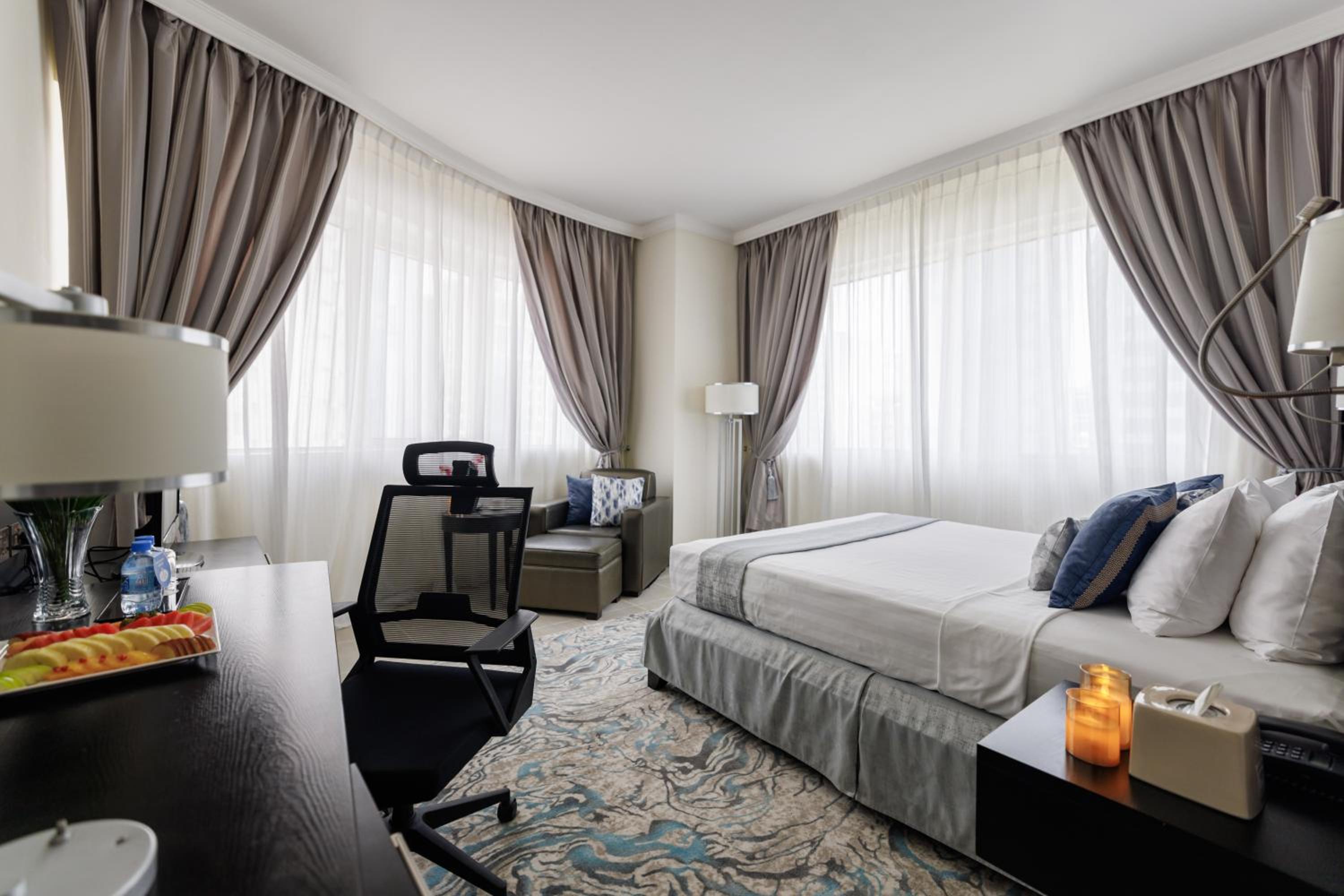 Executive Suite - Photo 3