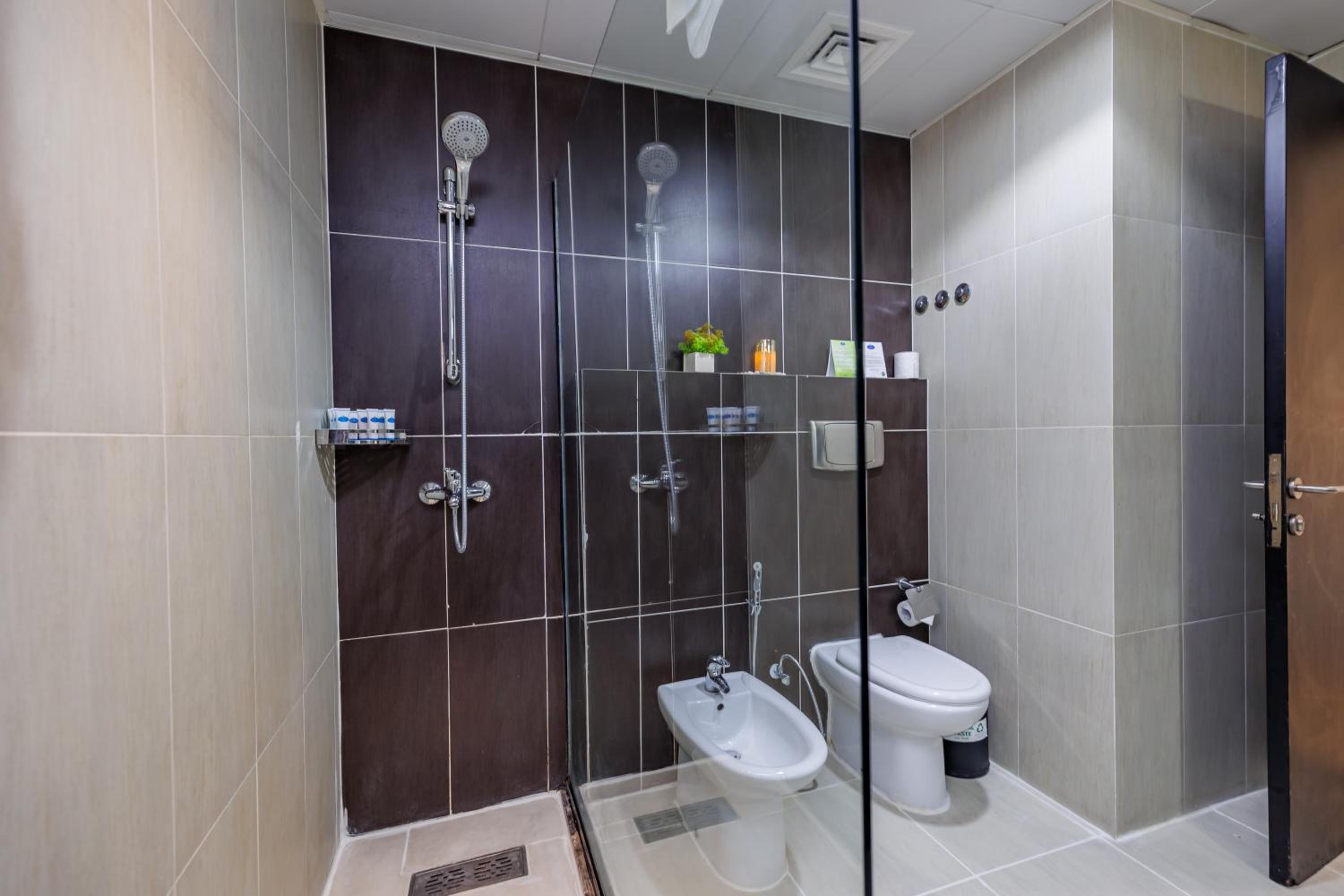 Executive Suite - Photo 7