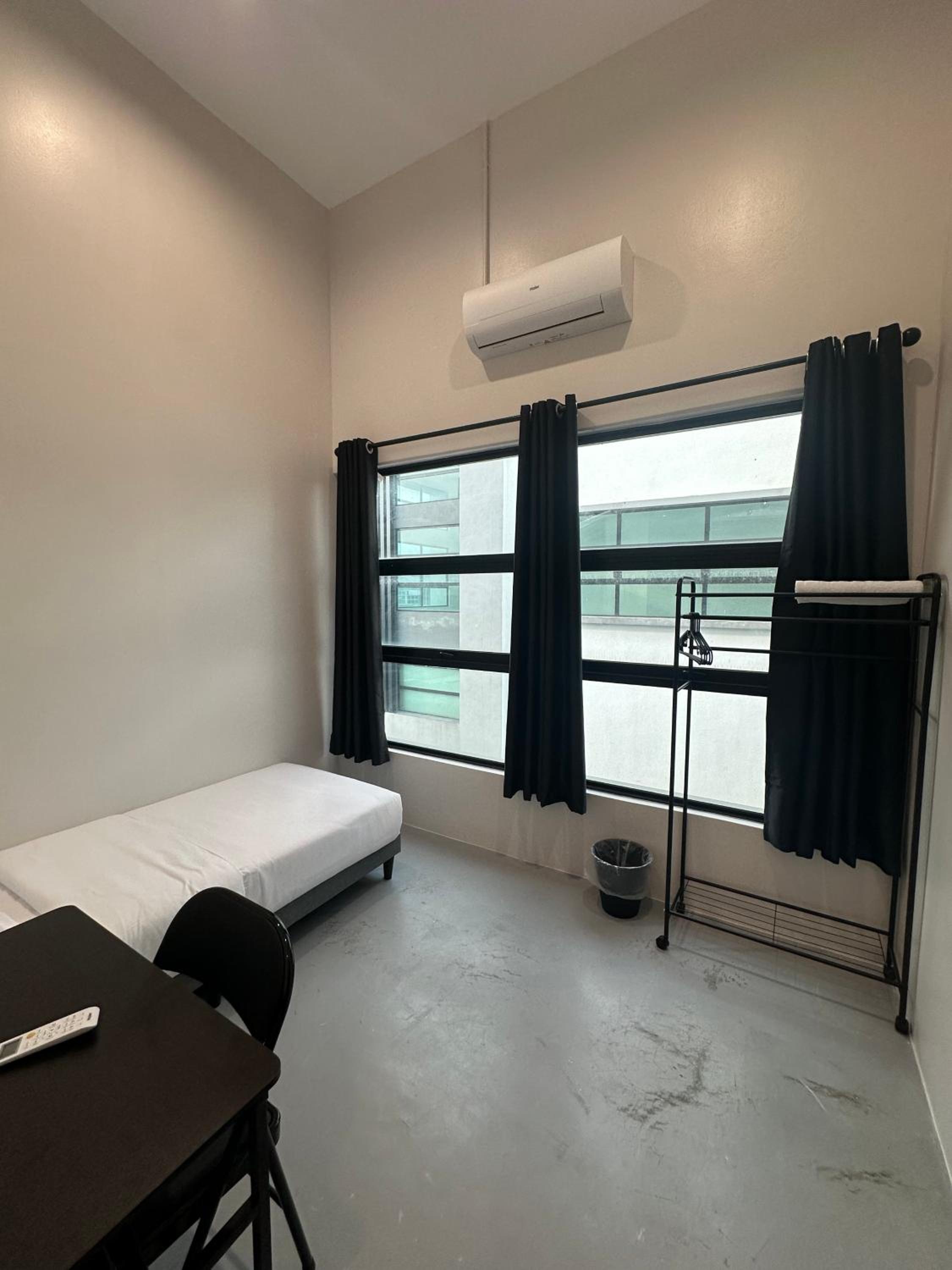Single Room with Shared Bathroom photo 3