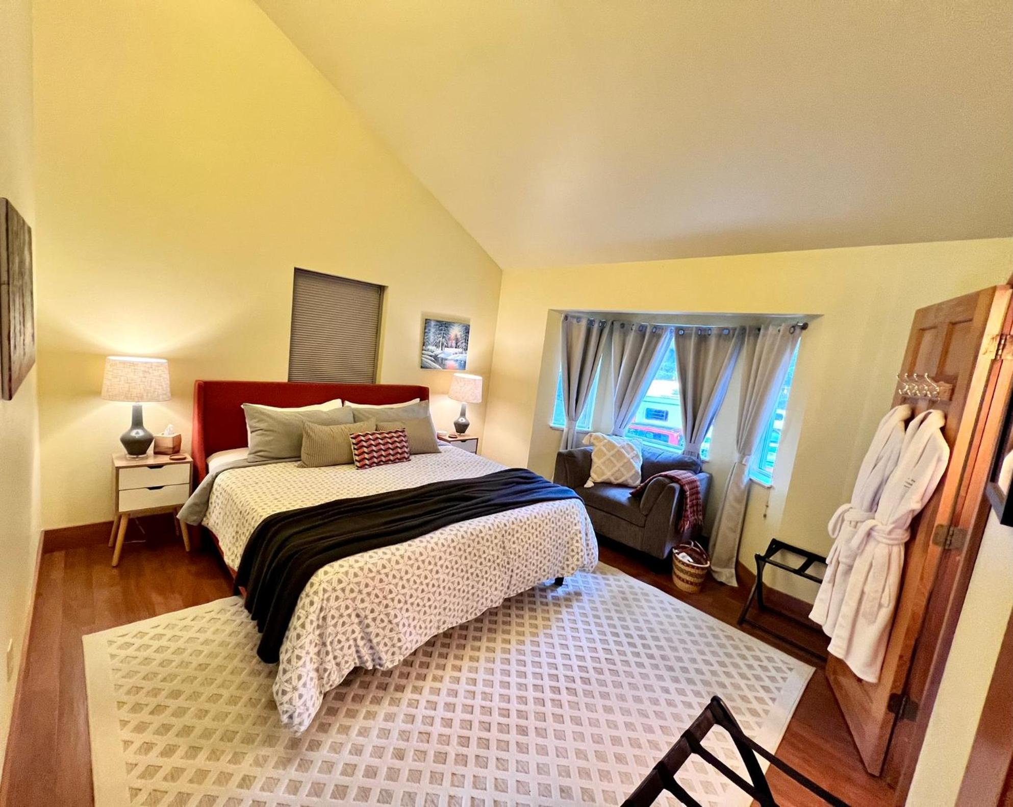 Deluxe Apartment