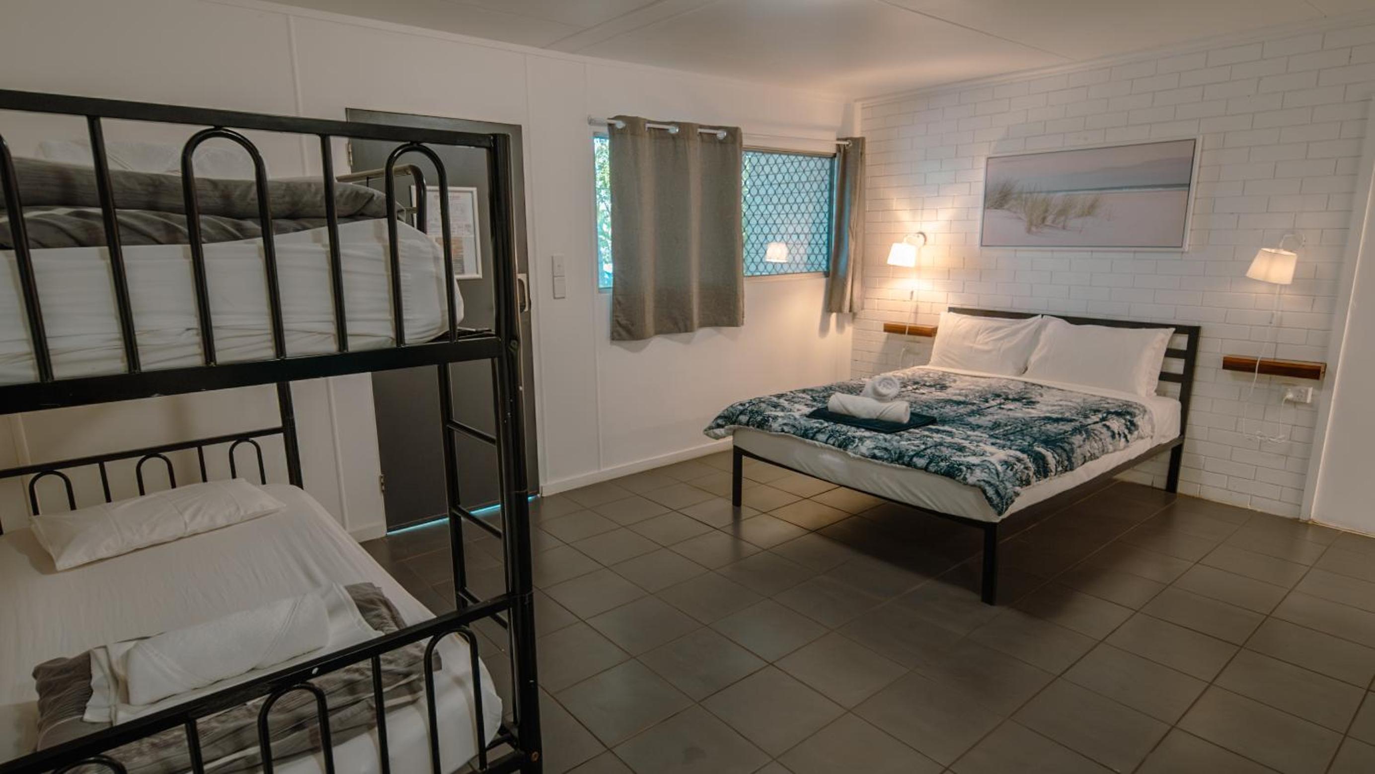 Deluxe Quadruple Room - Photo 9