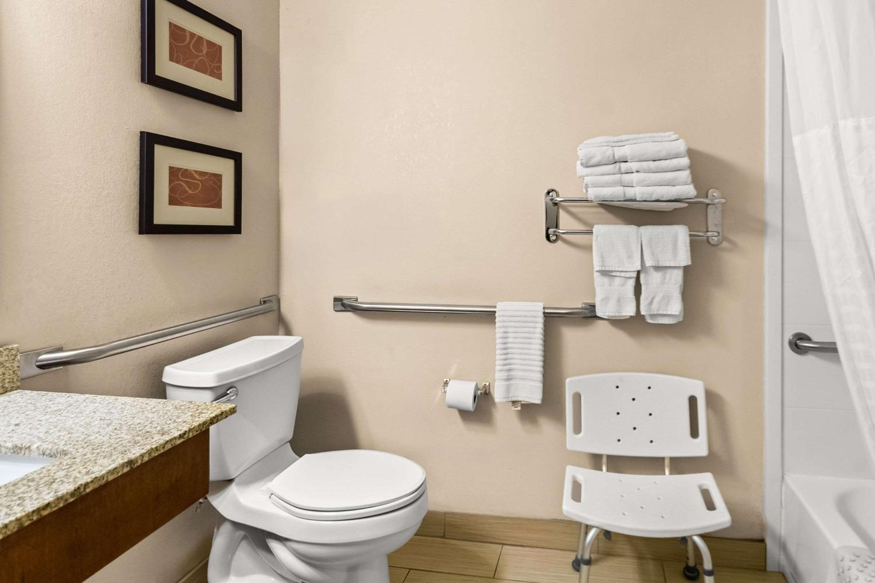 King Suite - Accessible/Non-Smoking - Photo 5
