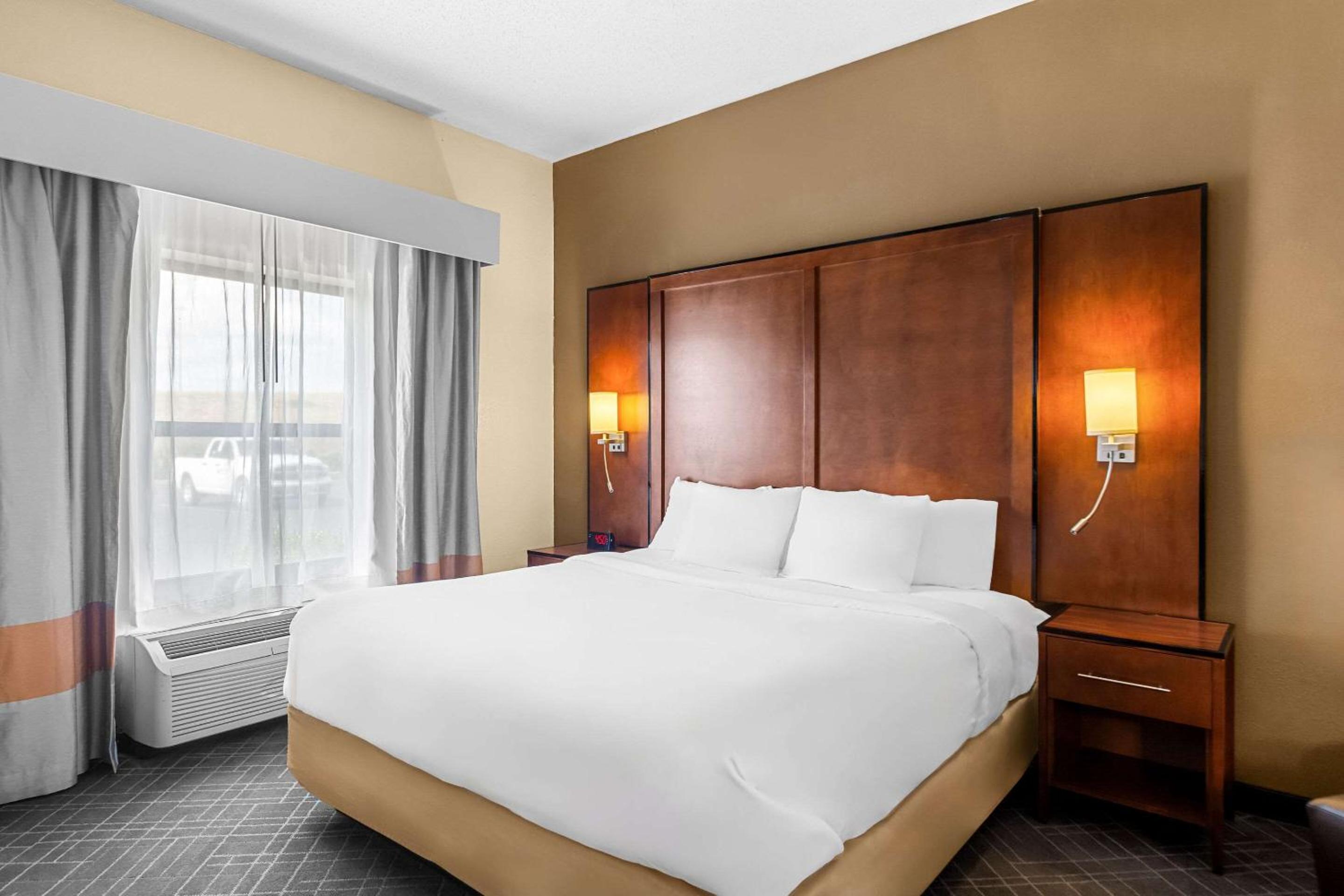 One Room Suite with Whirlpool - Non Smoking - Photo 6