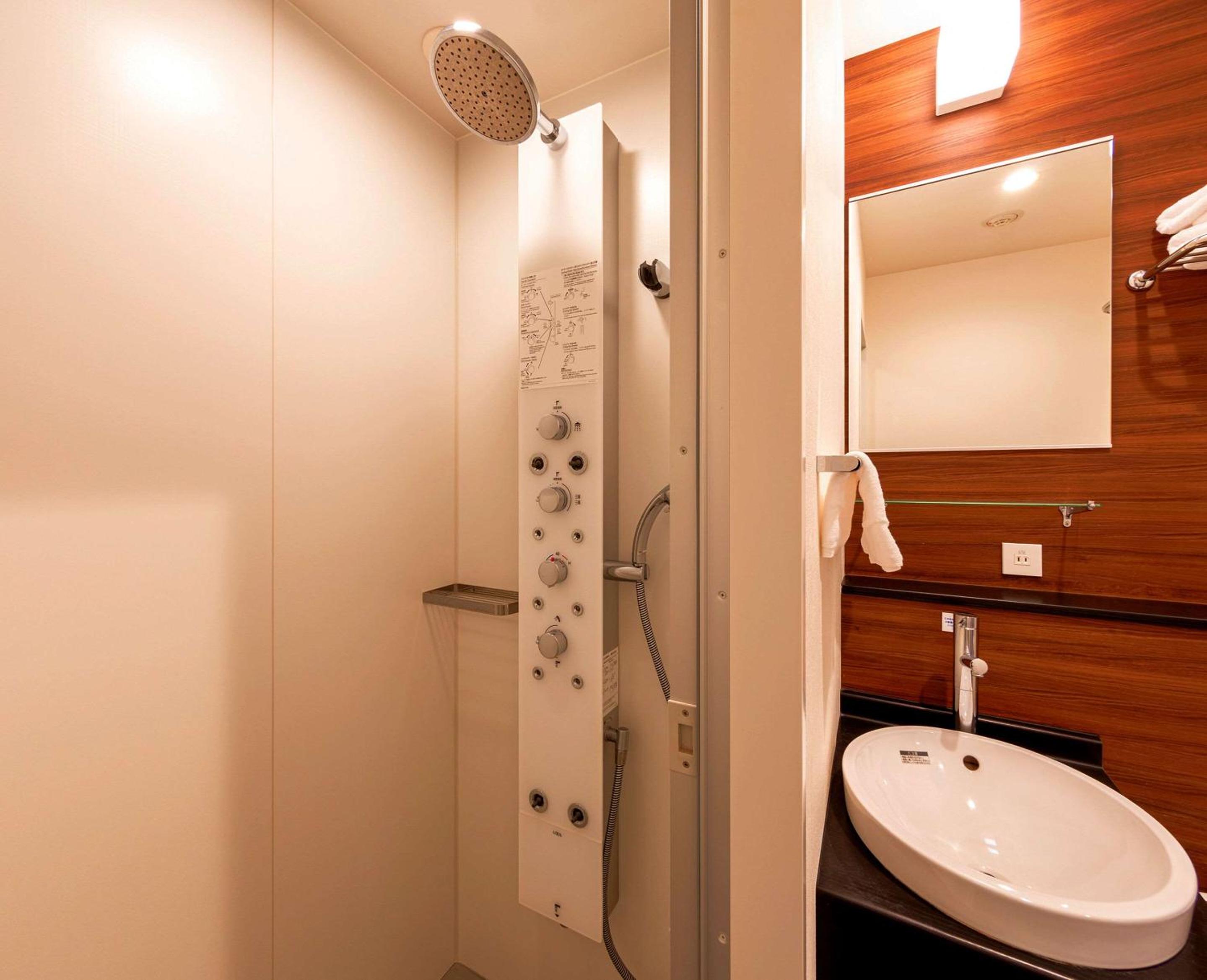 Economy Twin Room - Non-Smoking photo 2