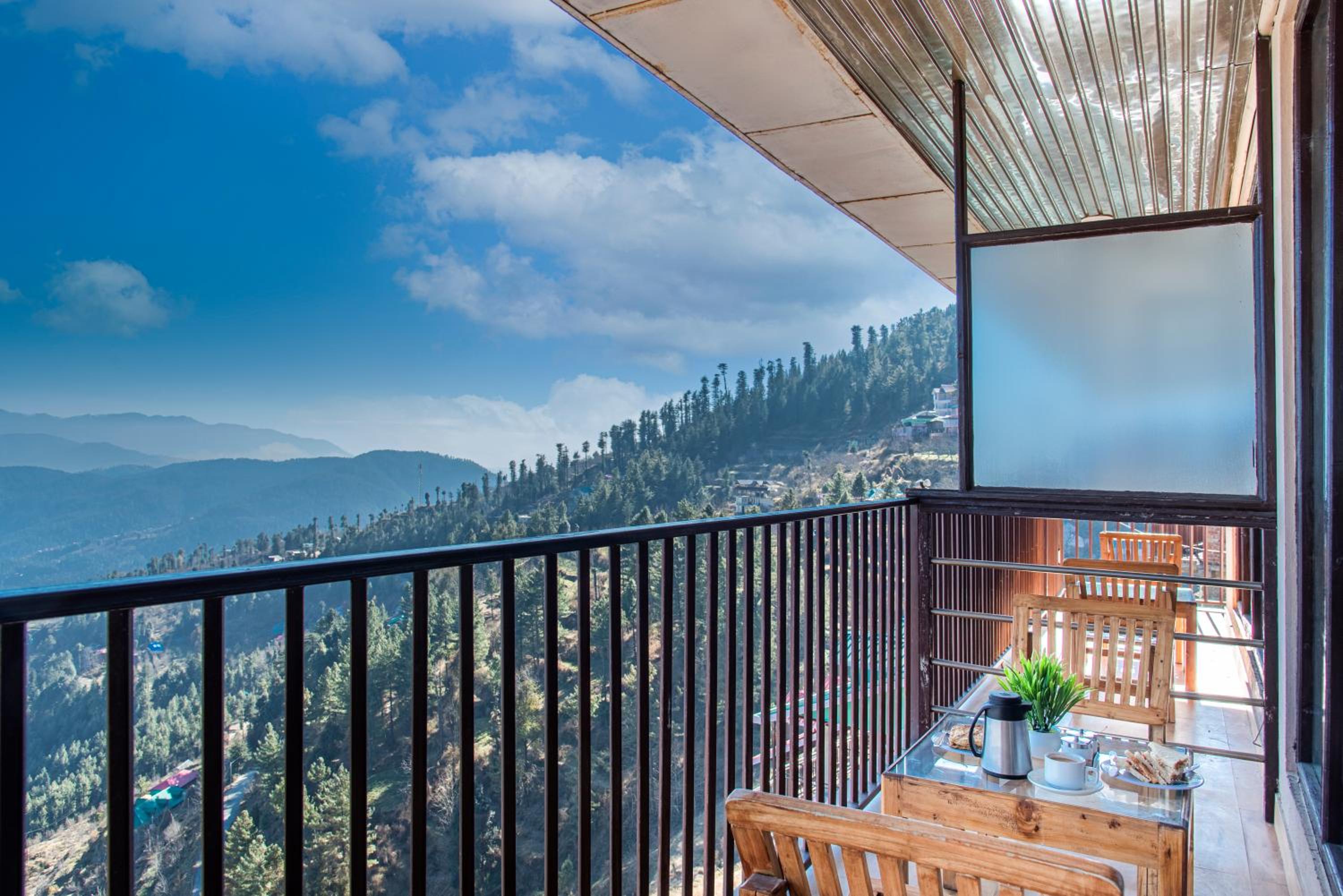 Three-Bedroom Apartment with Balcony photo 3