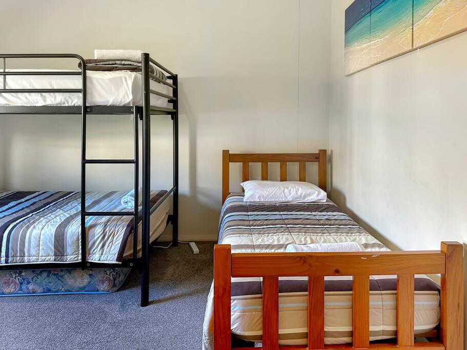 Three-Bedroom Apartment photo 2