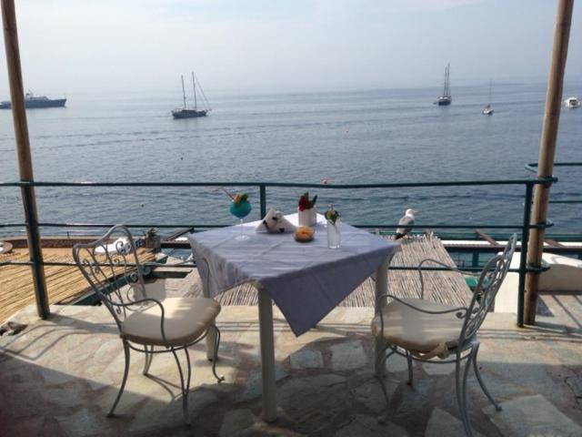 Double Room with Sea View - Photo 3