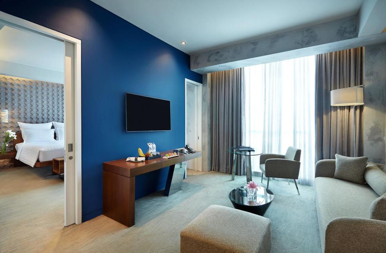 Executive King Suite with Park View thumbnail 5