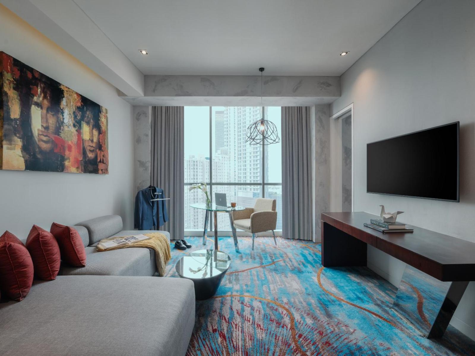 Executive King Suite with Park View thumbnail 6