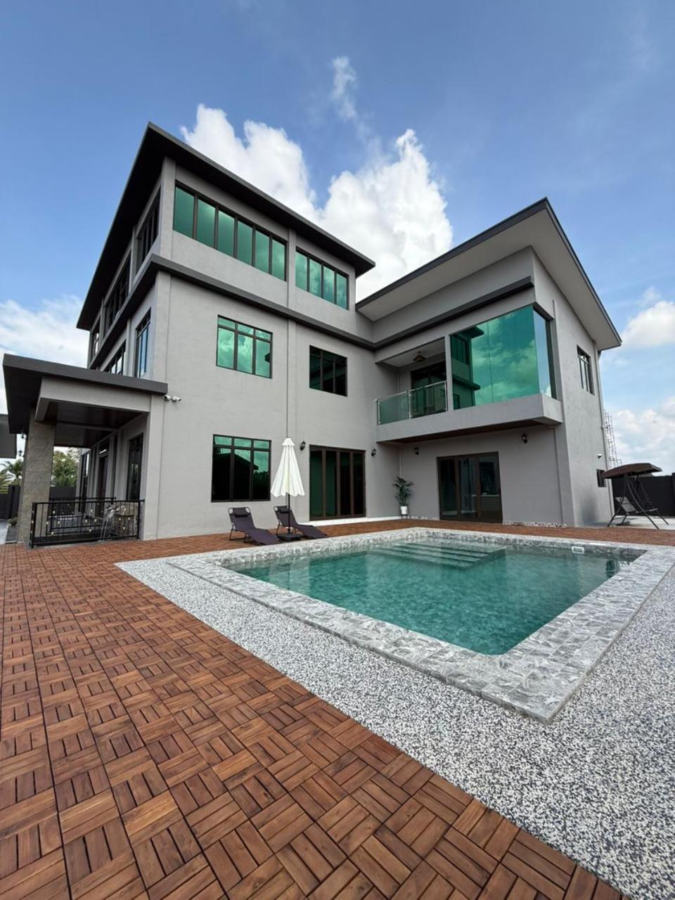 Villa photo 1