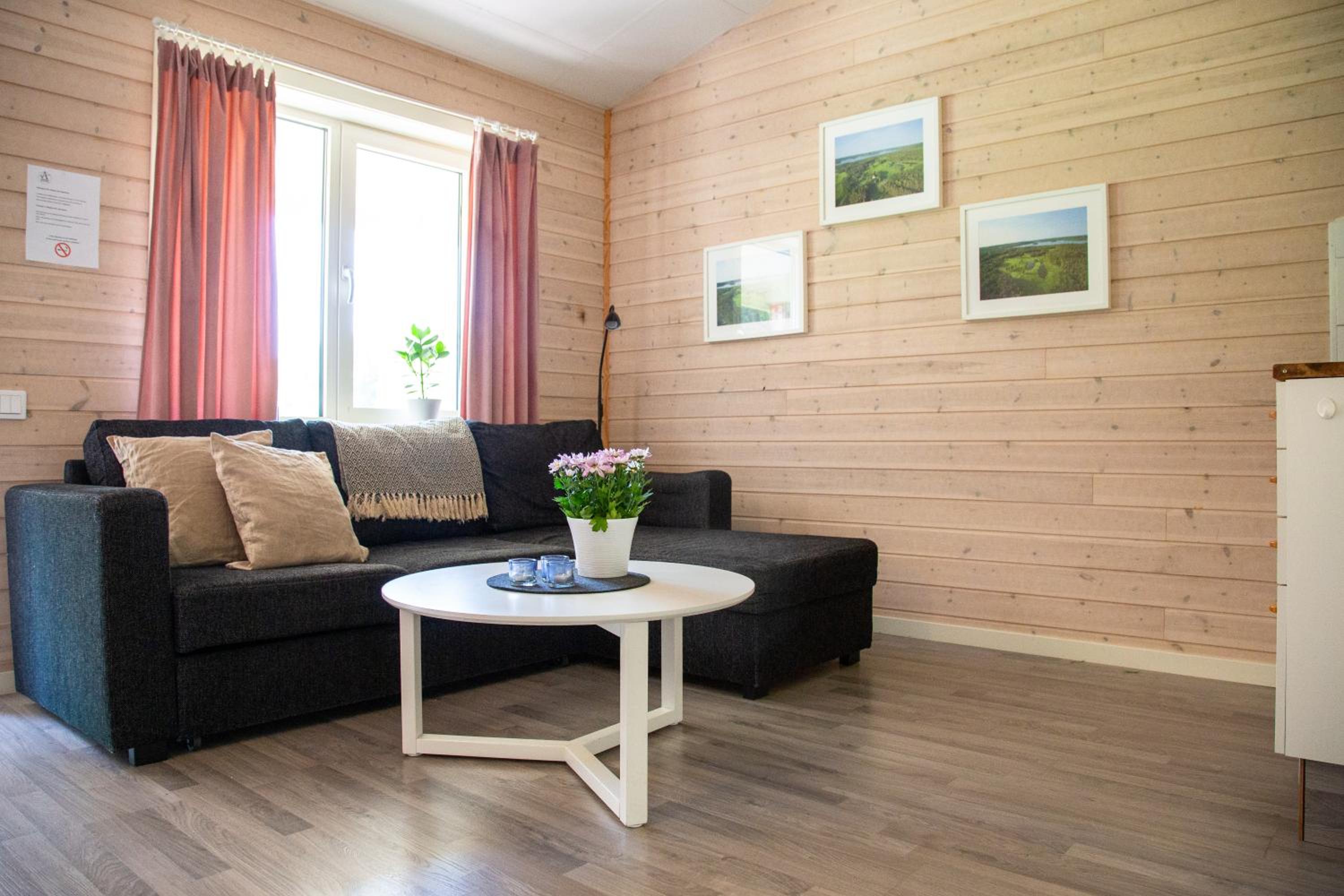 One-Bedroom Apartment - Photo 1