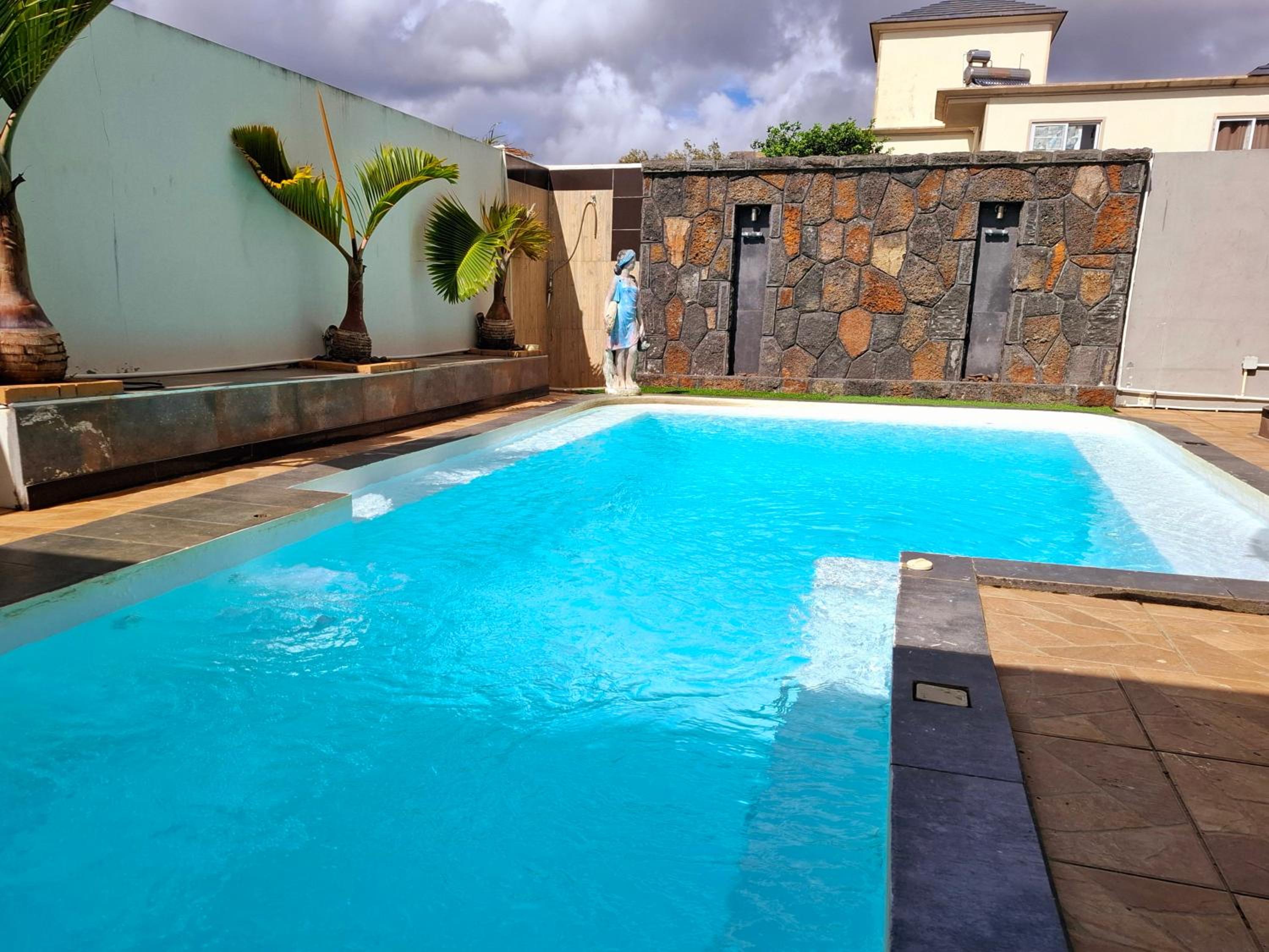 Three-Bedroom Deluxe Apartment