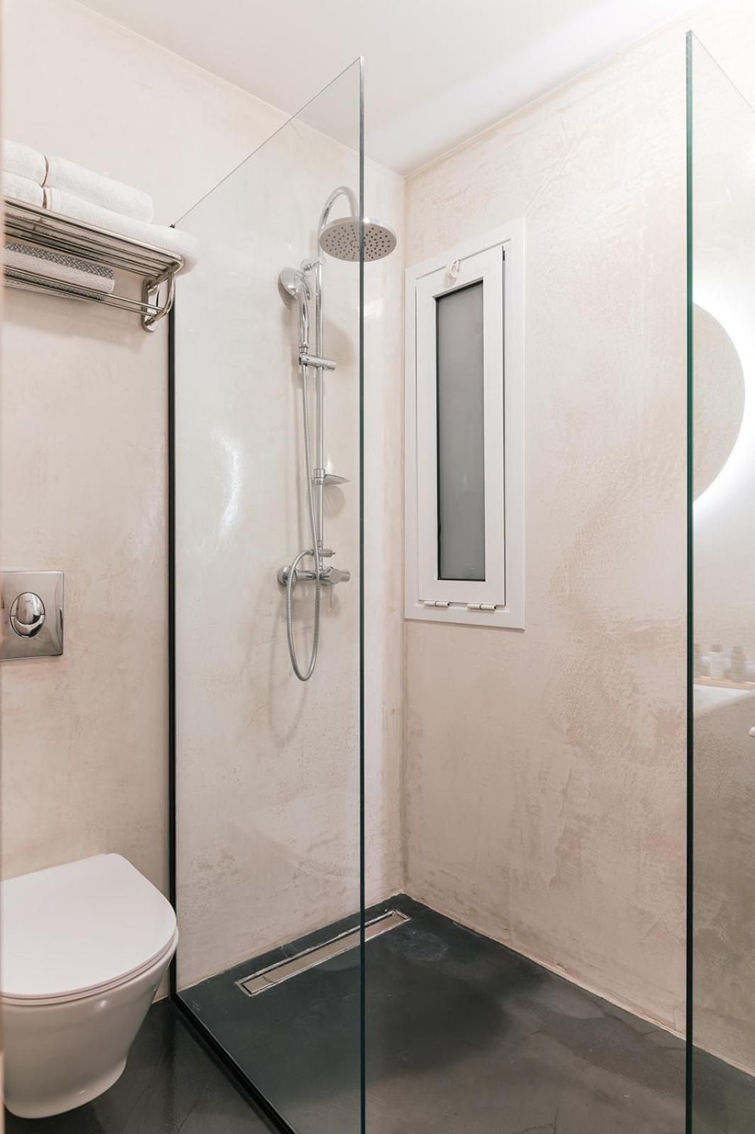 Deluxe Double Room (2 Adults + 1 Child) photo 3