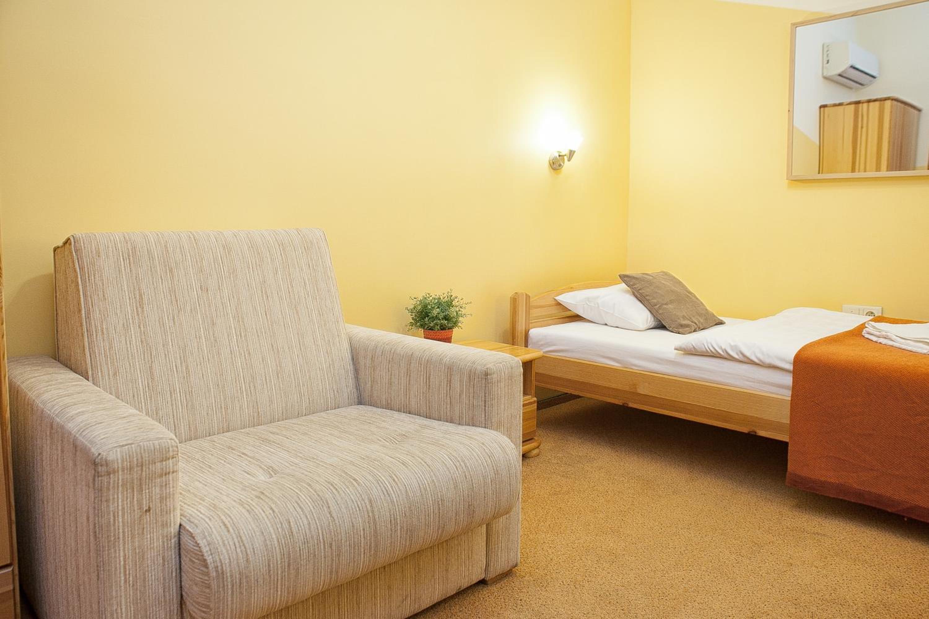 Small Single Room photo 2