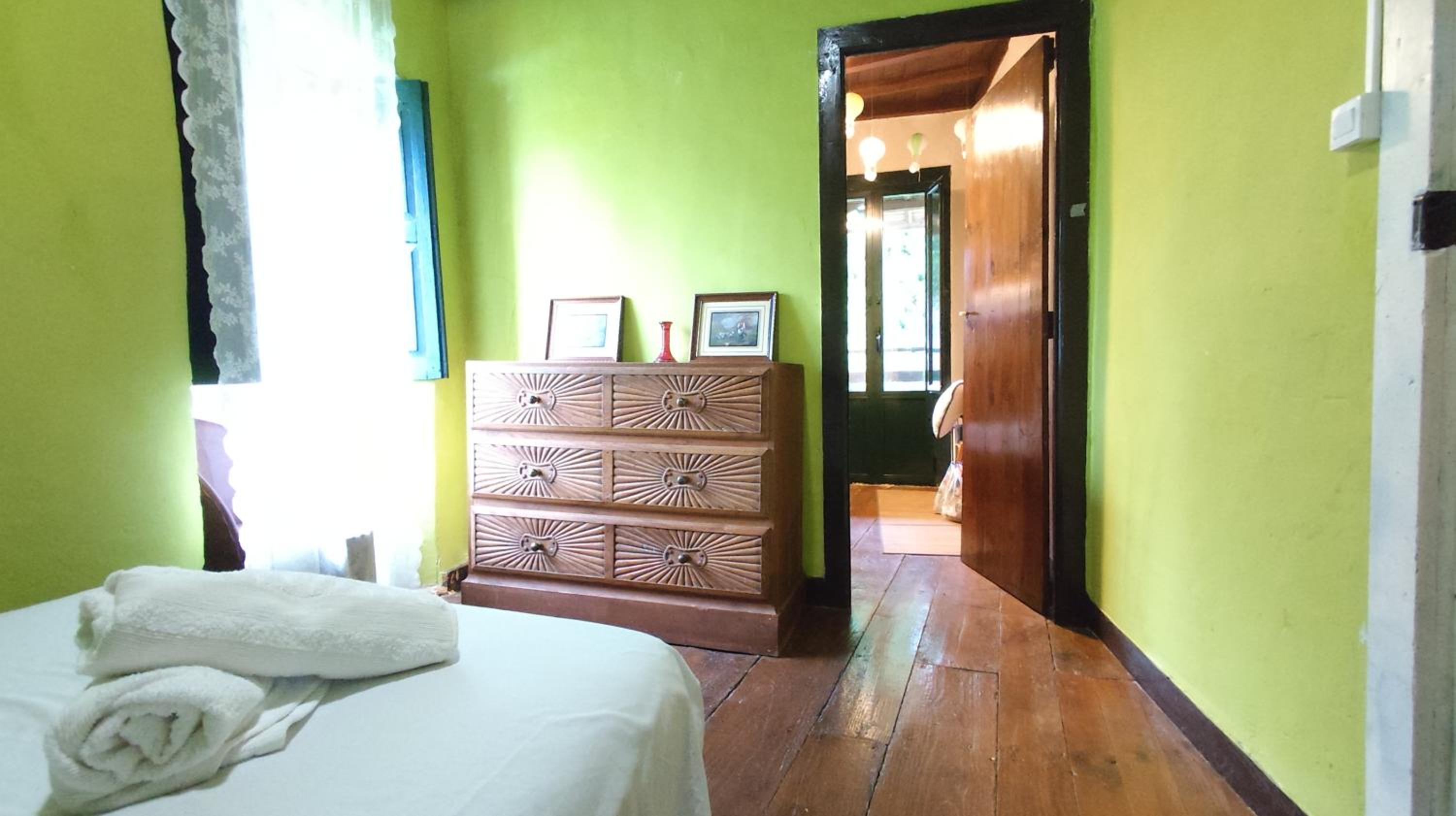 Five-Bedroom House photo 2